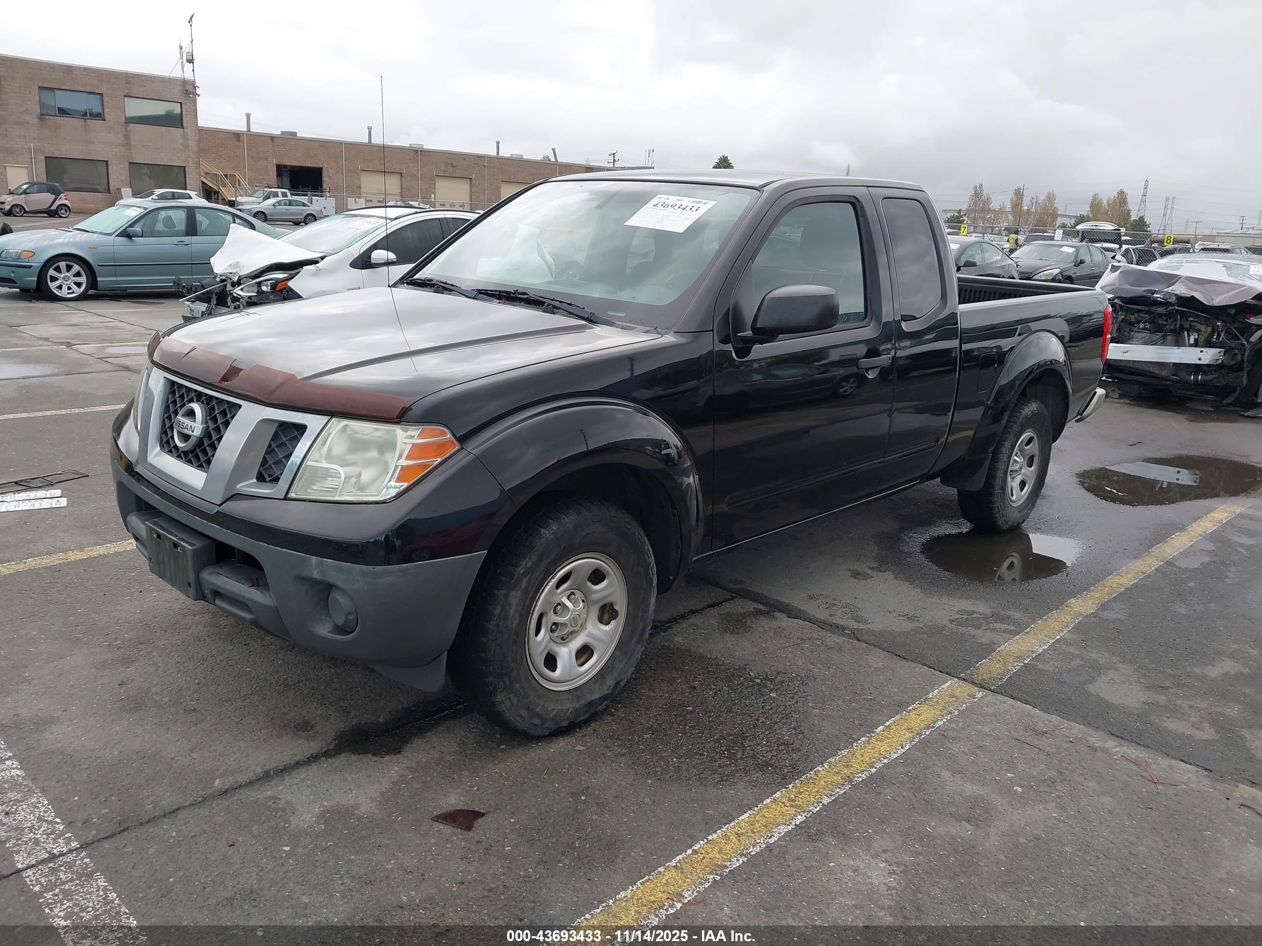 NISSAN FRONTIER image 2