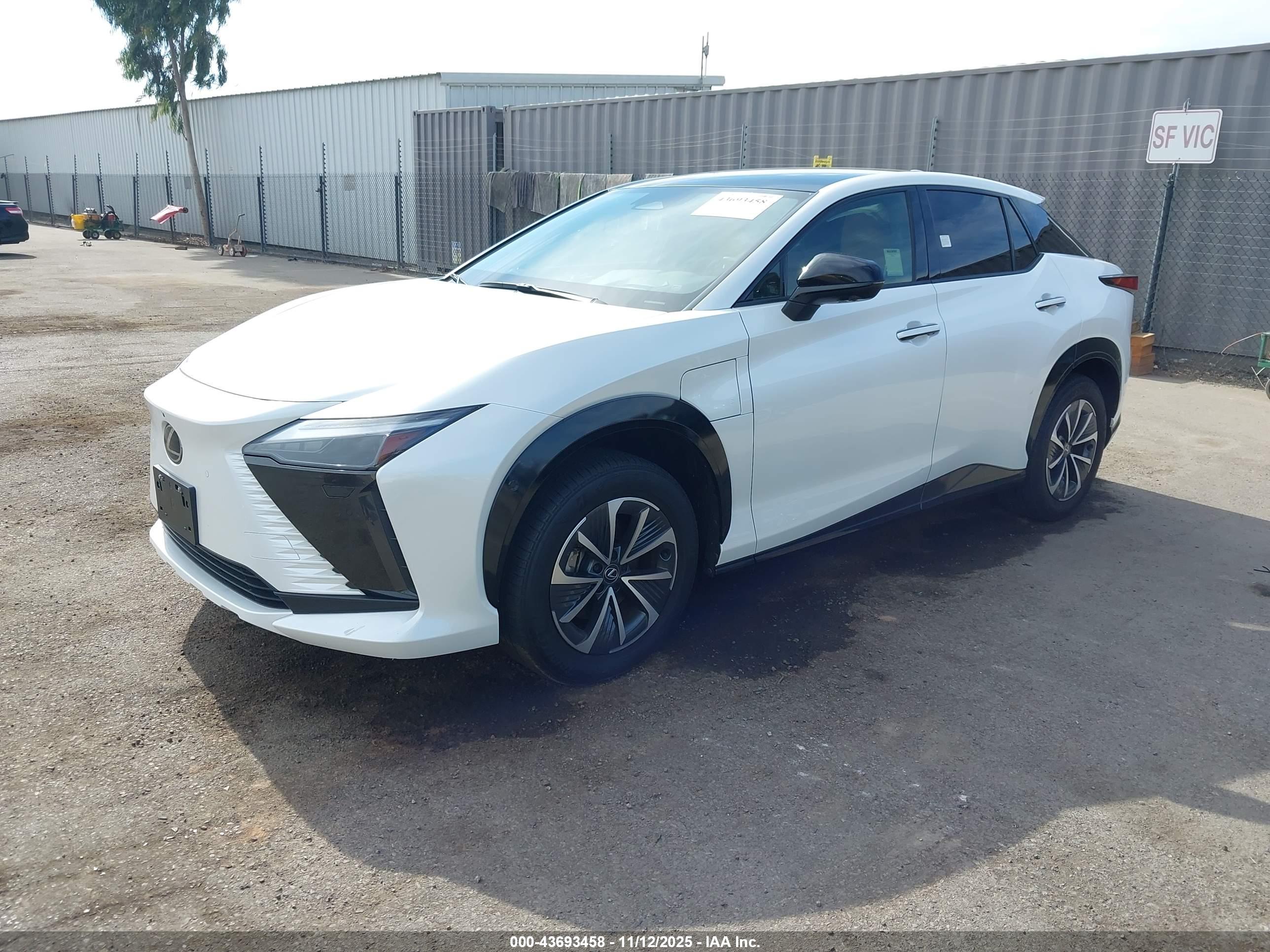 LEXUS RZ image 2