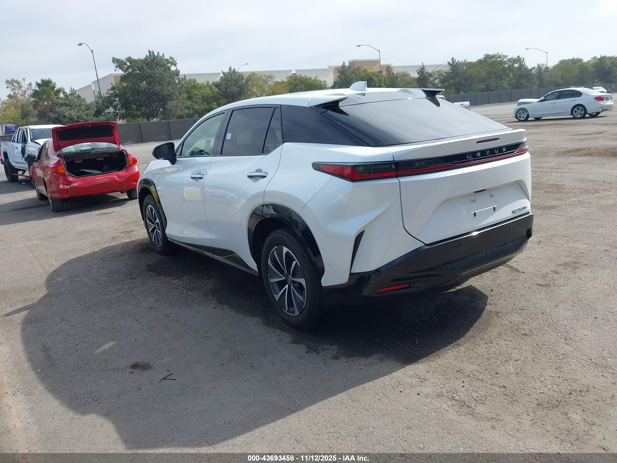 LEXUS RZ image 3