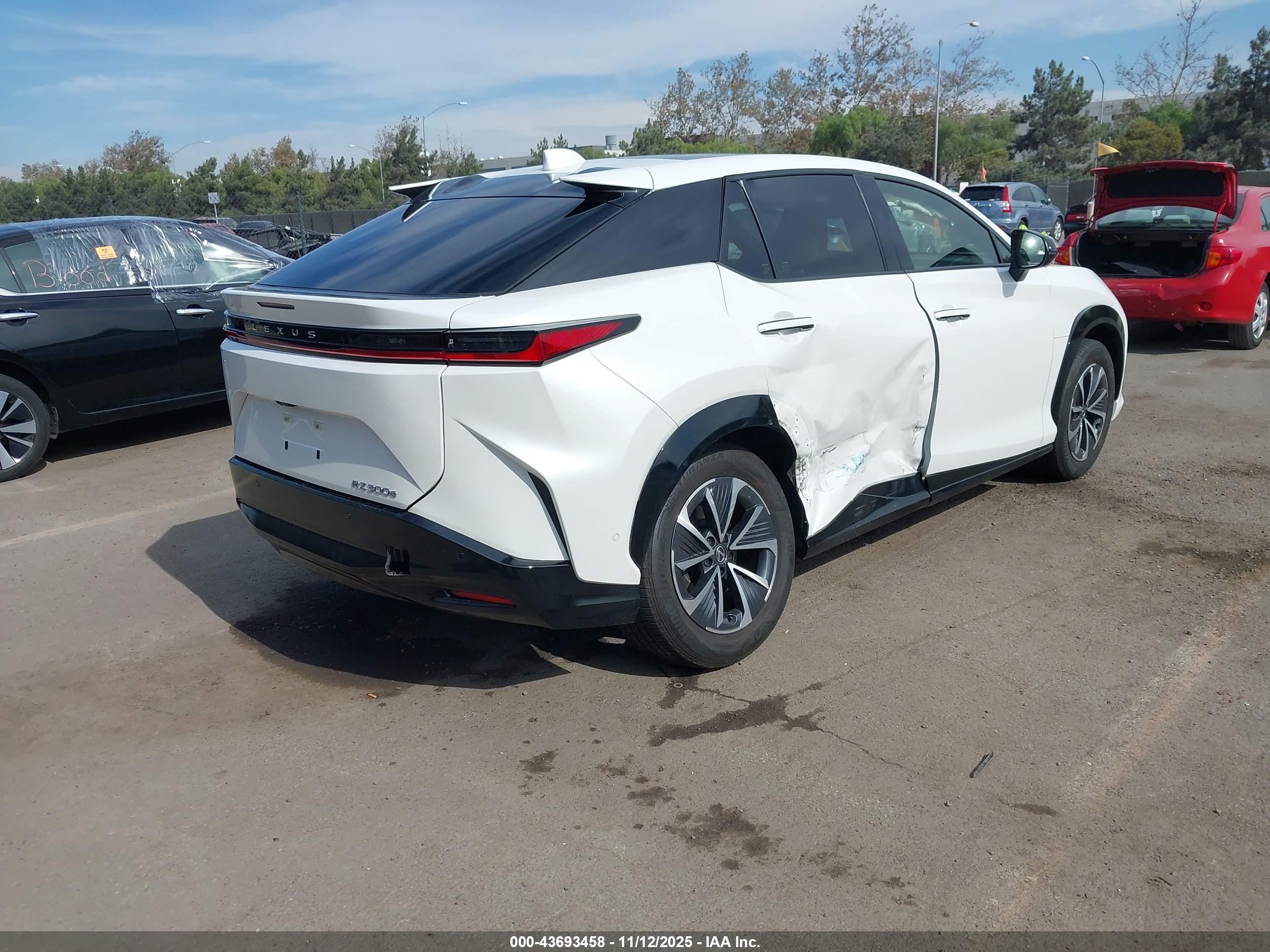 LEXUS RZ image 4