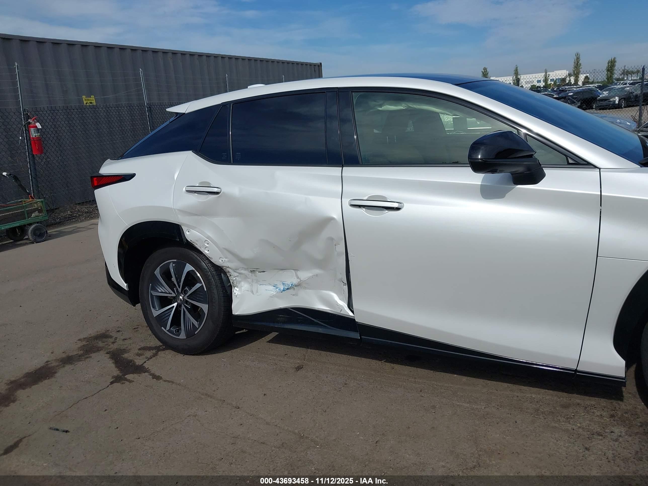 LEXUS RZ image 6