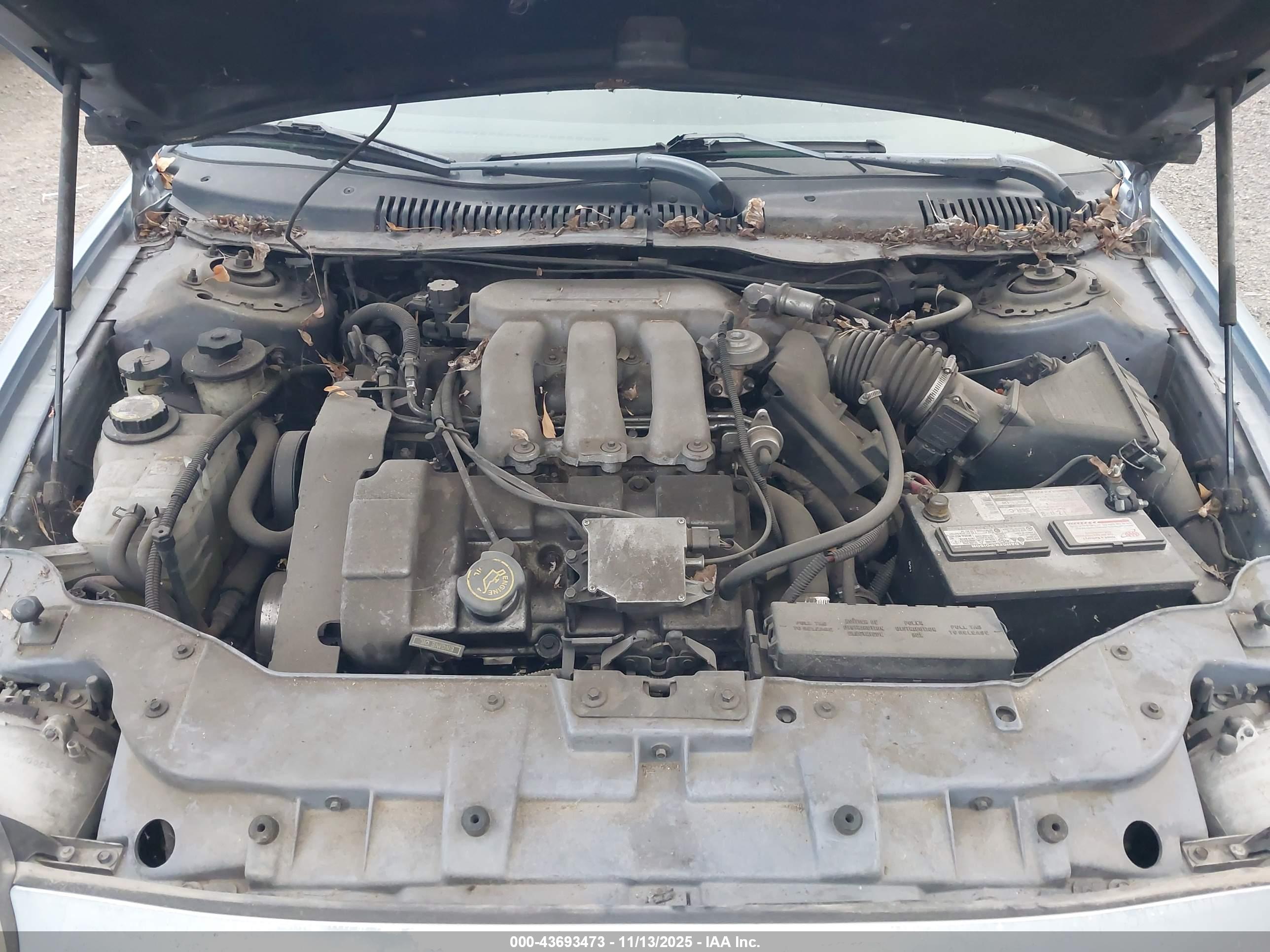 FORD TAURUS image 10