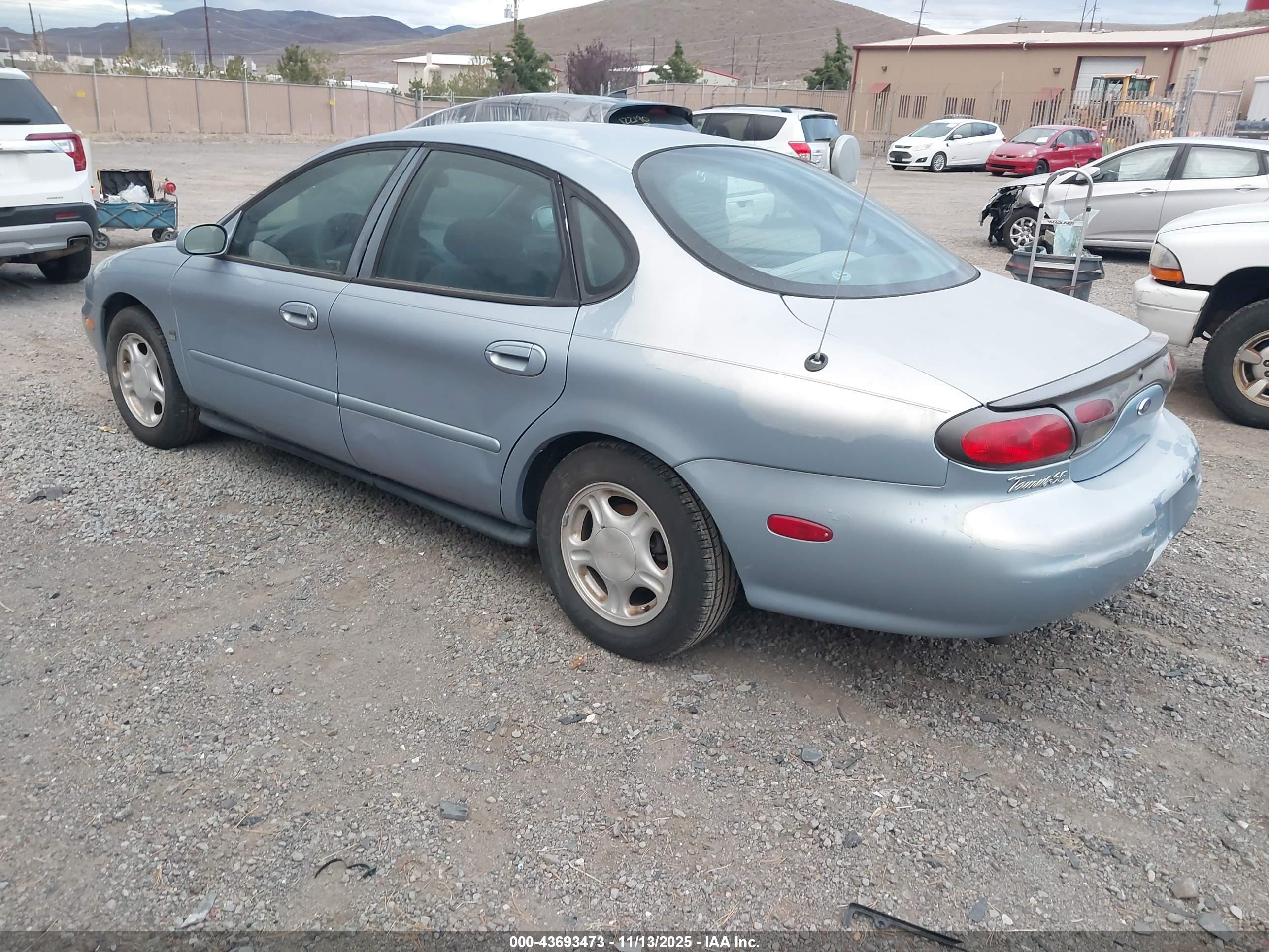 FORD TAURUS image 3