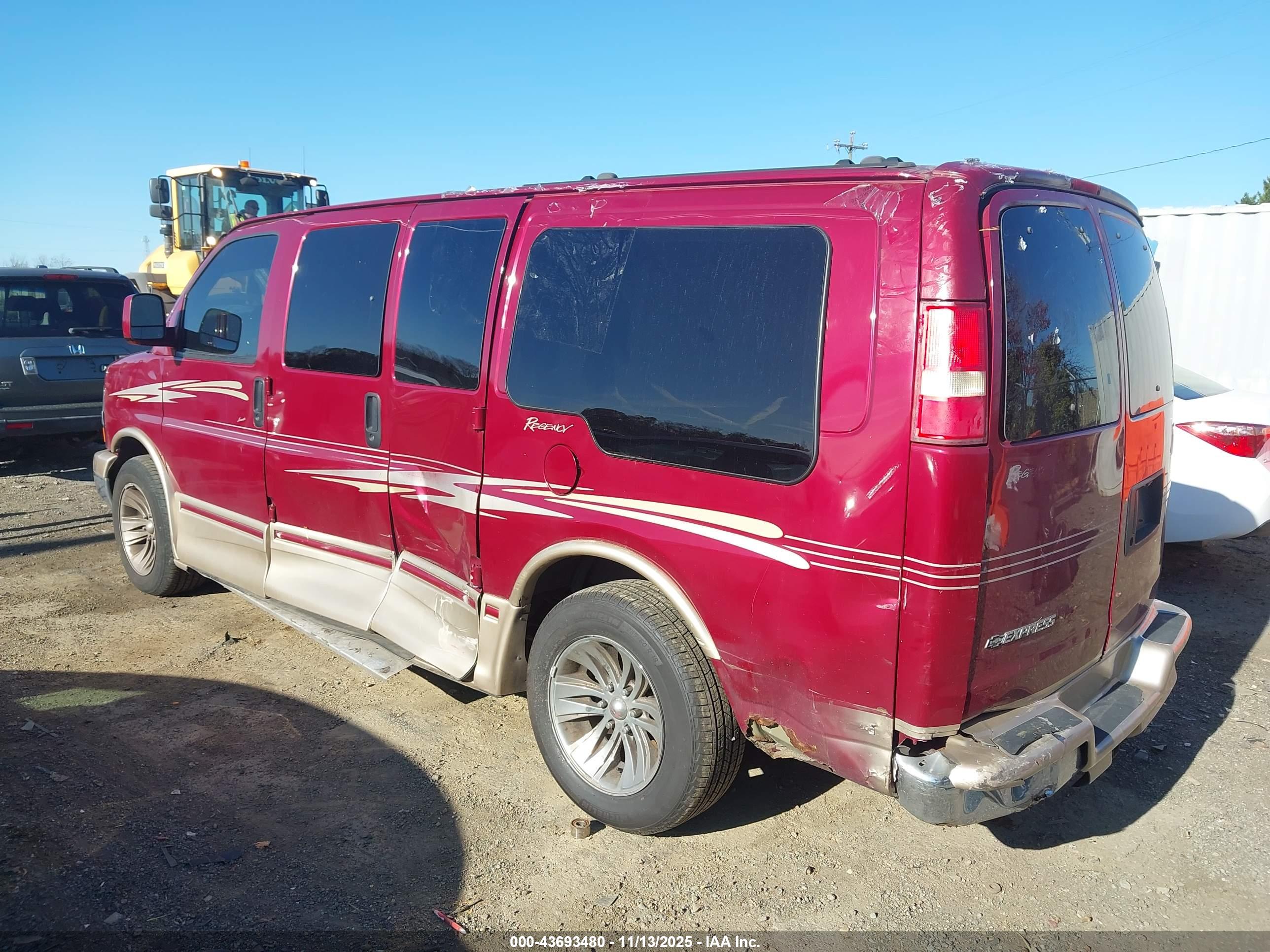 CHEVROLET EXPRESS image 3