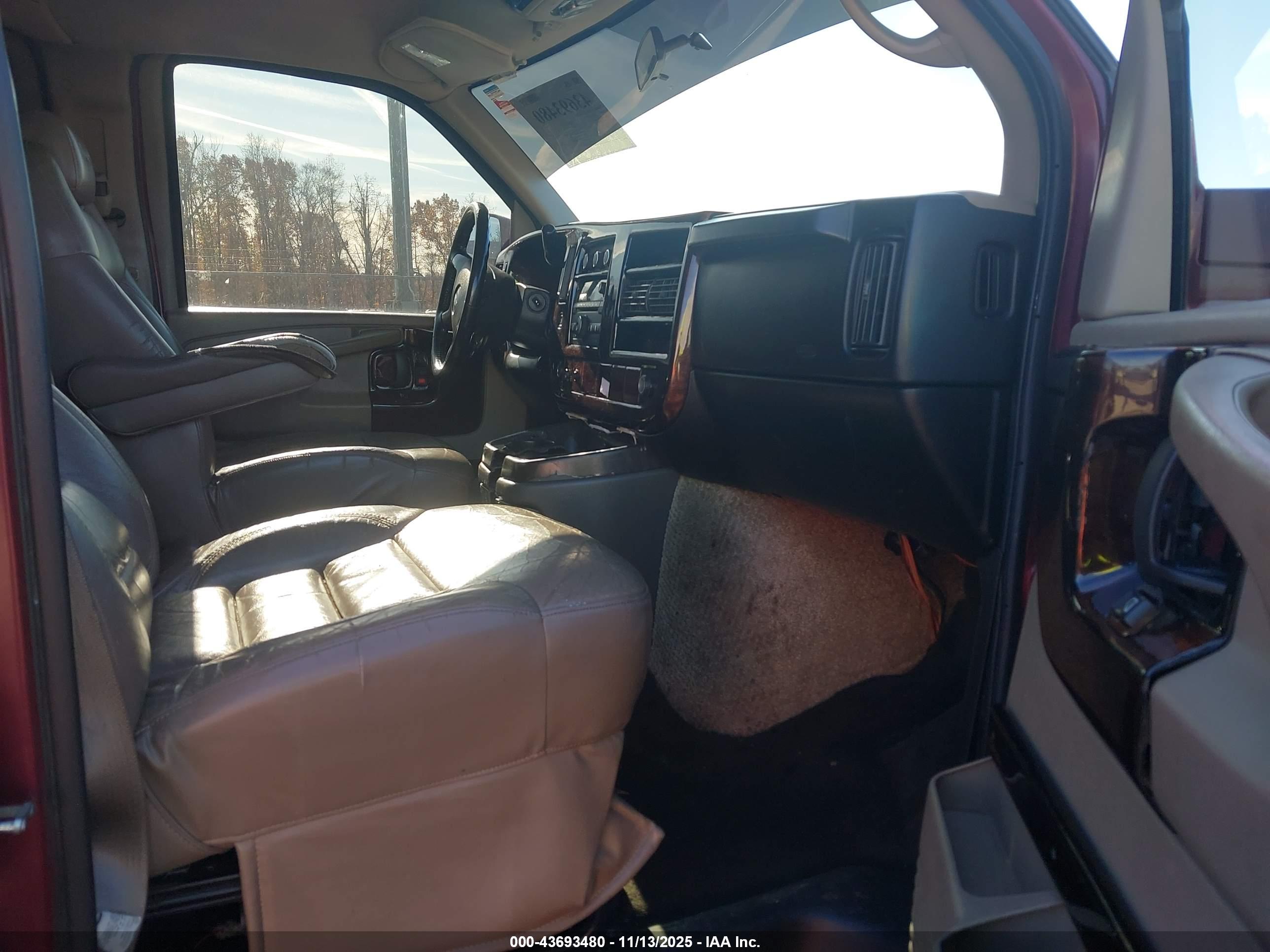 CHEVROLET EXPRESS image 5