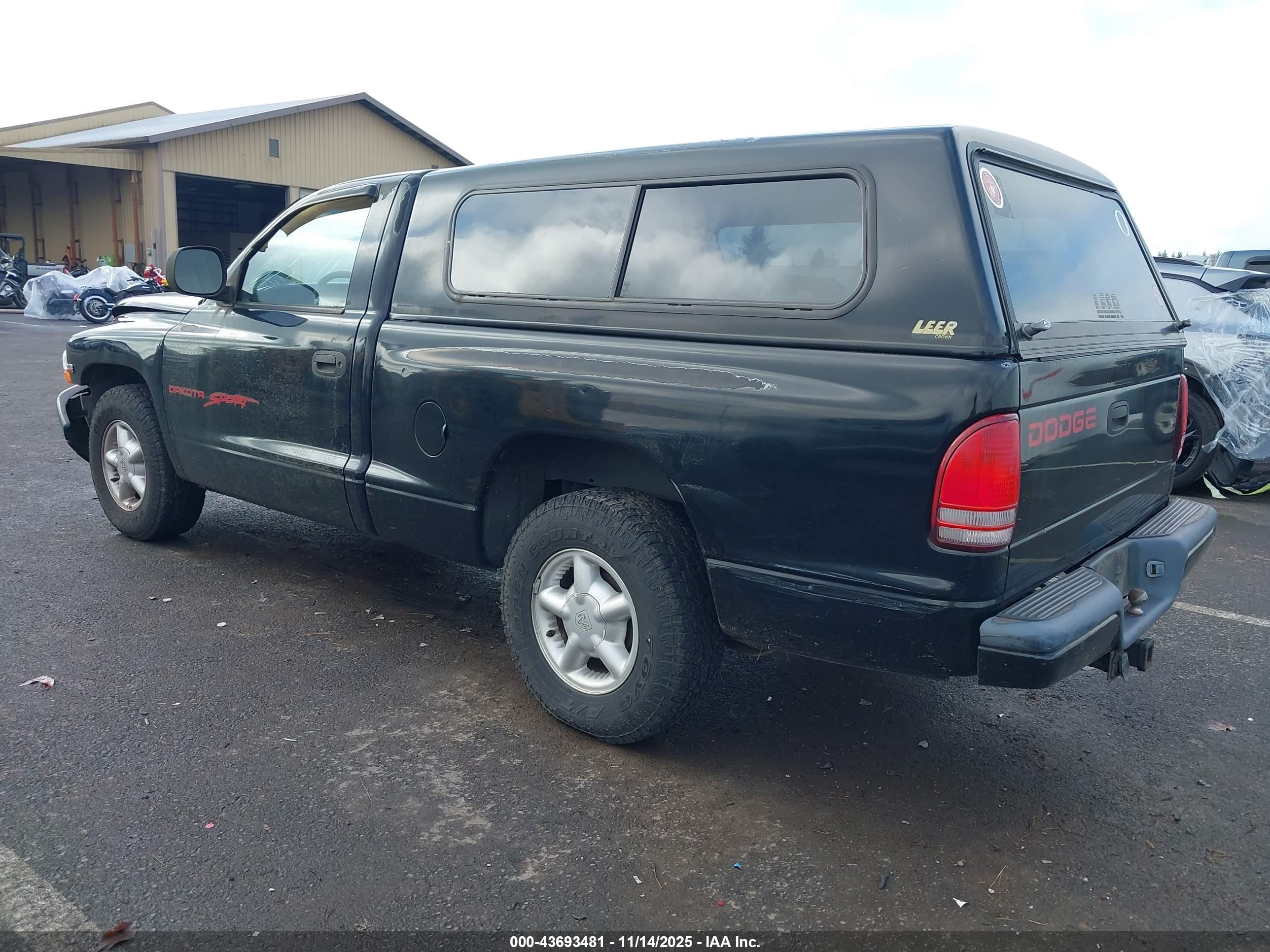 DODGE DAKOTA image 3