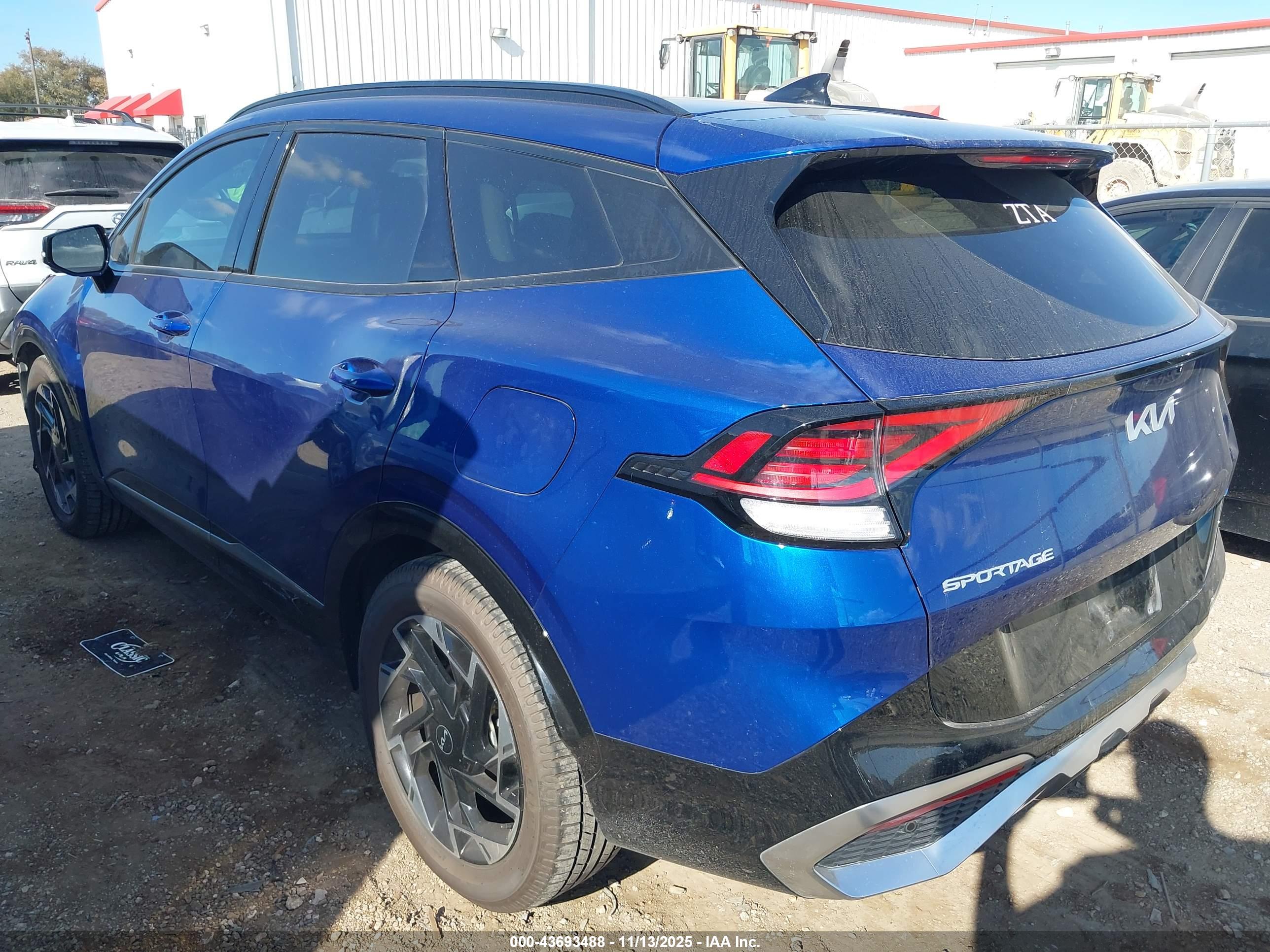 KIA SPORTAGE image 3