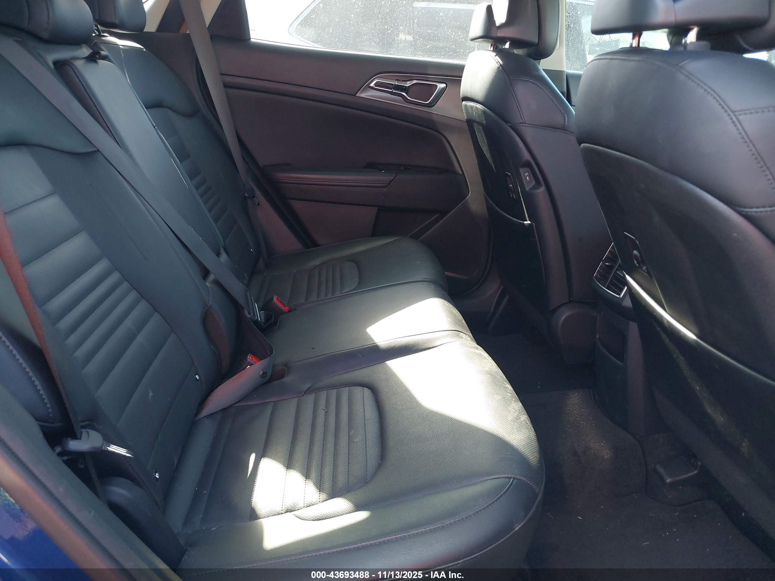 KIA SPORTAGE image 8