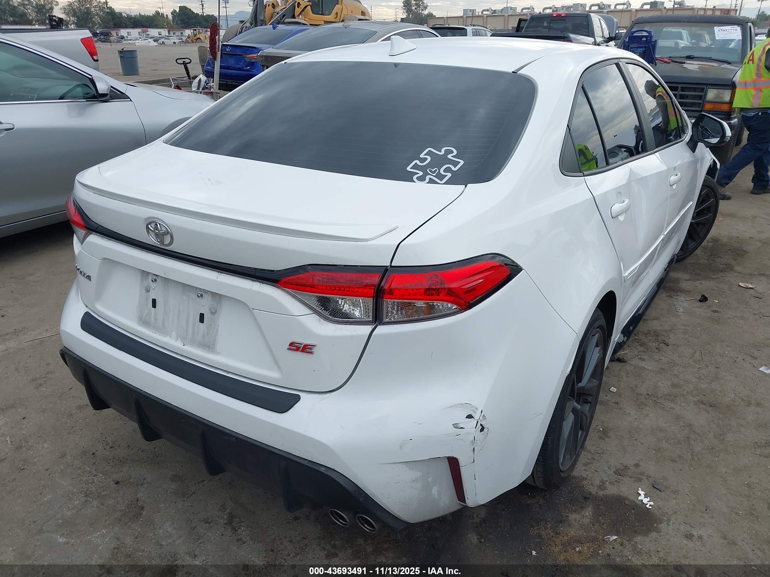 TOYOTA COROLLA image 4