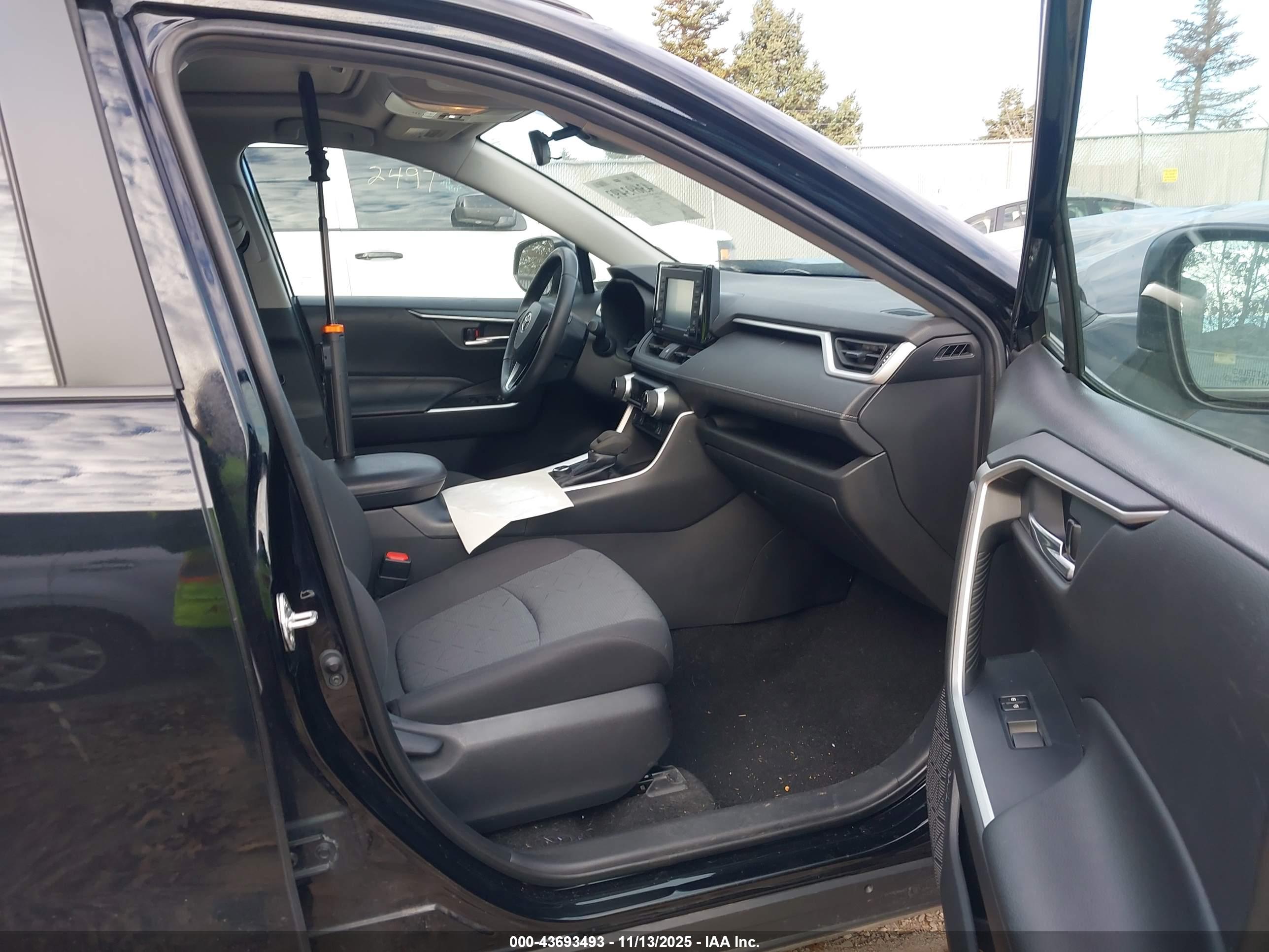 TOYOTA RAV4 image 5