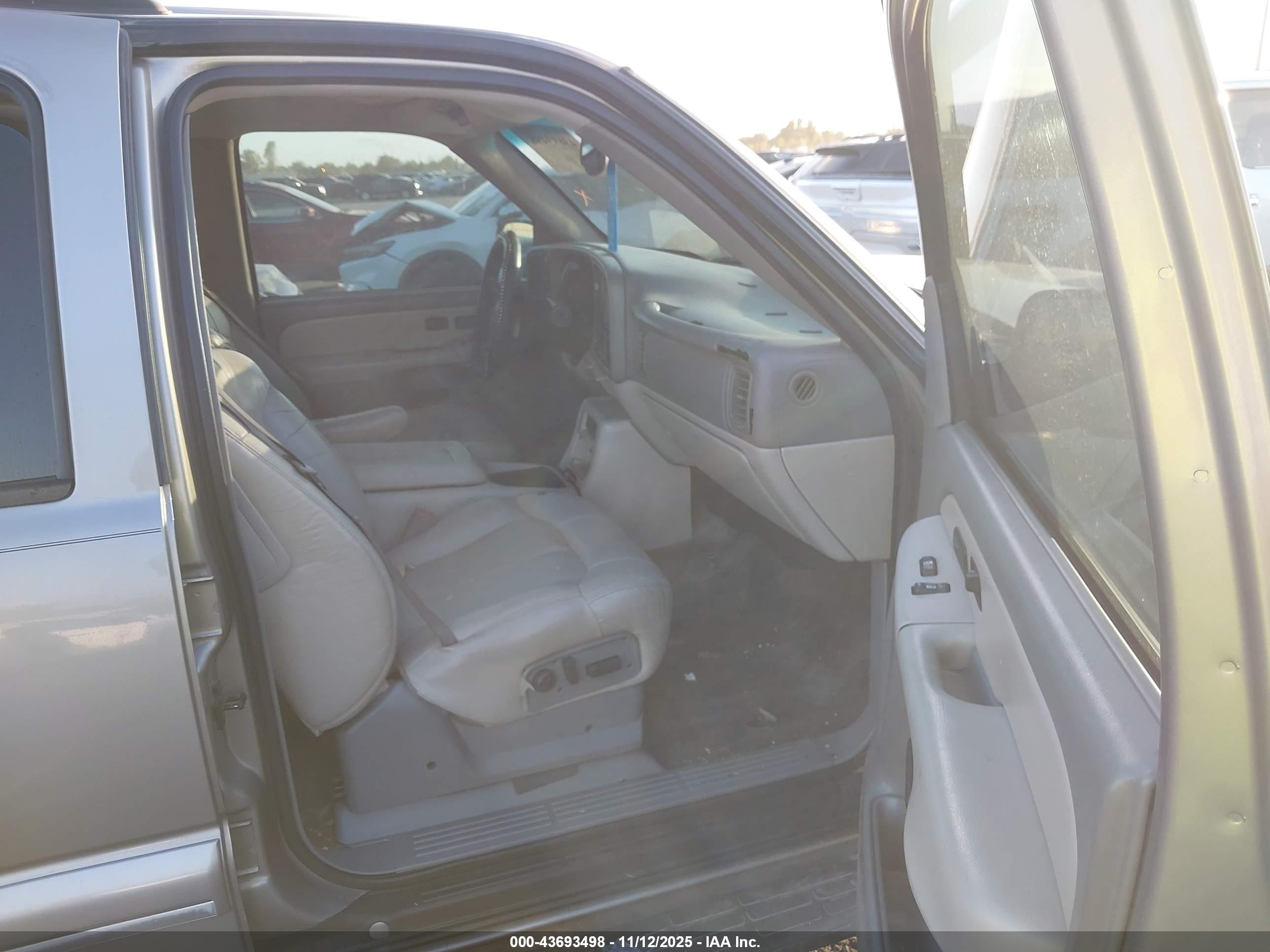 CHEVROLET TAHOE image 5