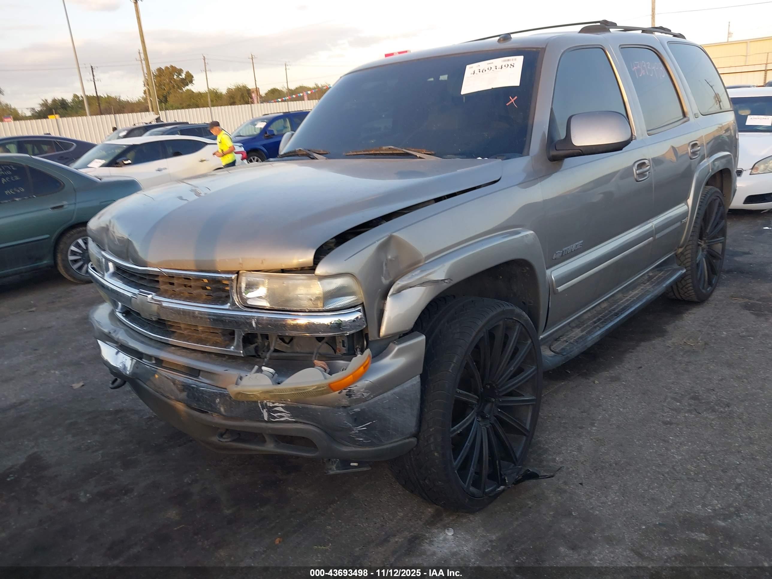 CHEVROLET TAHOE image 6