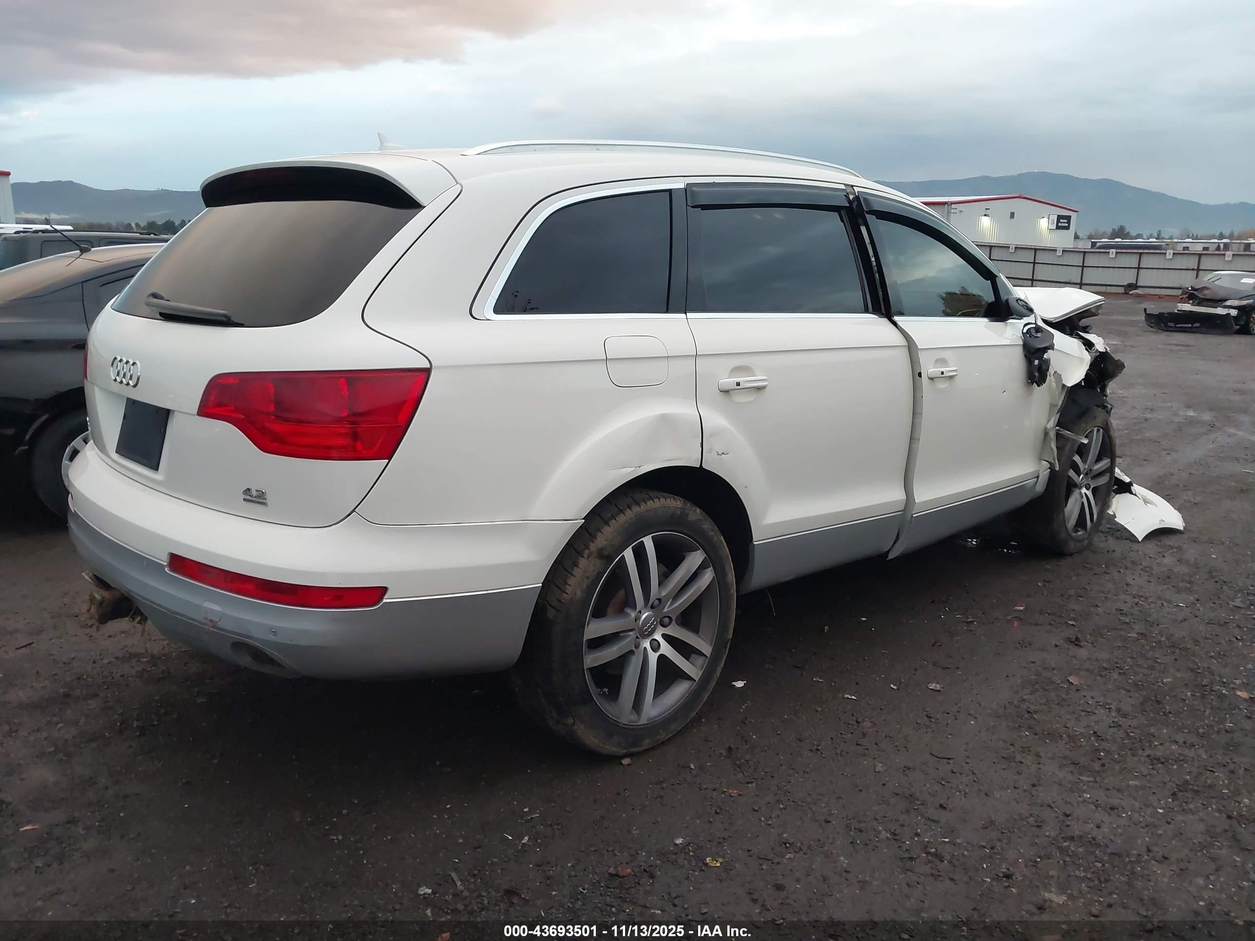 AUDI Q7 image 4