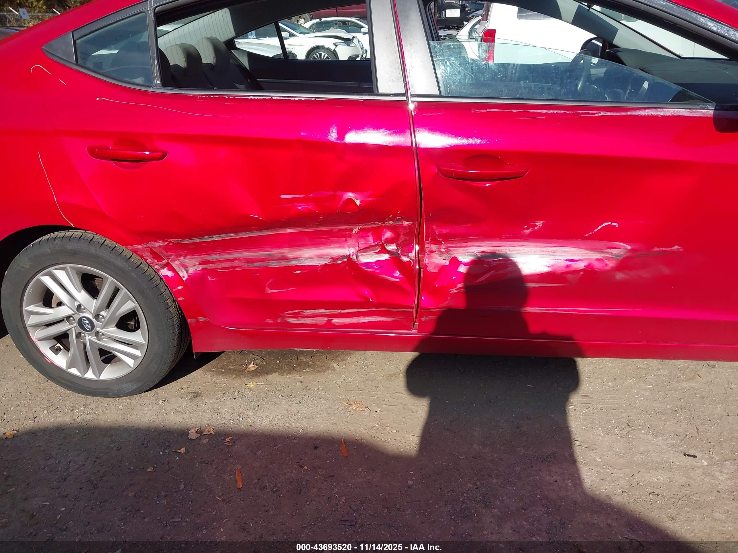 HYUNDAI ELANTRA image 6