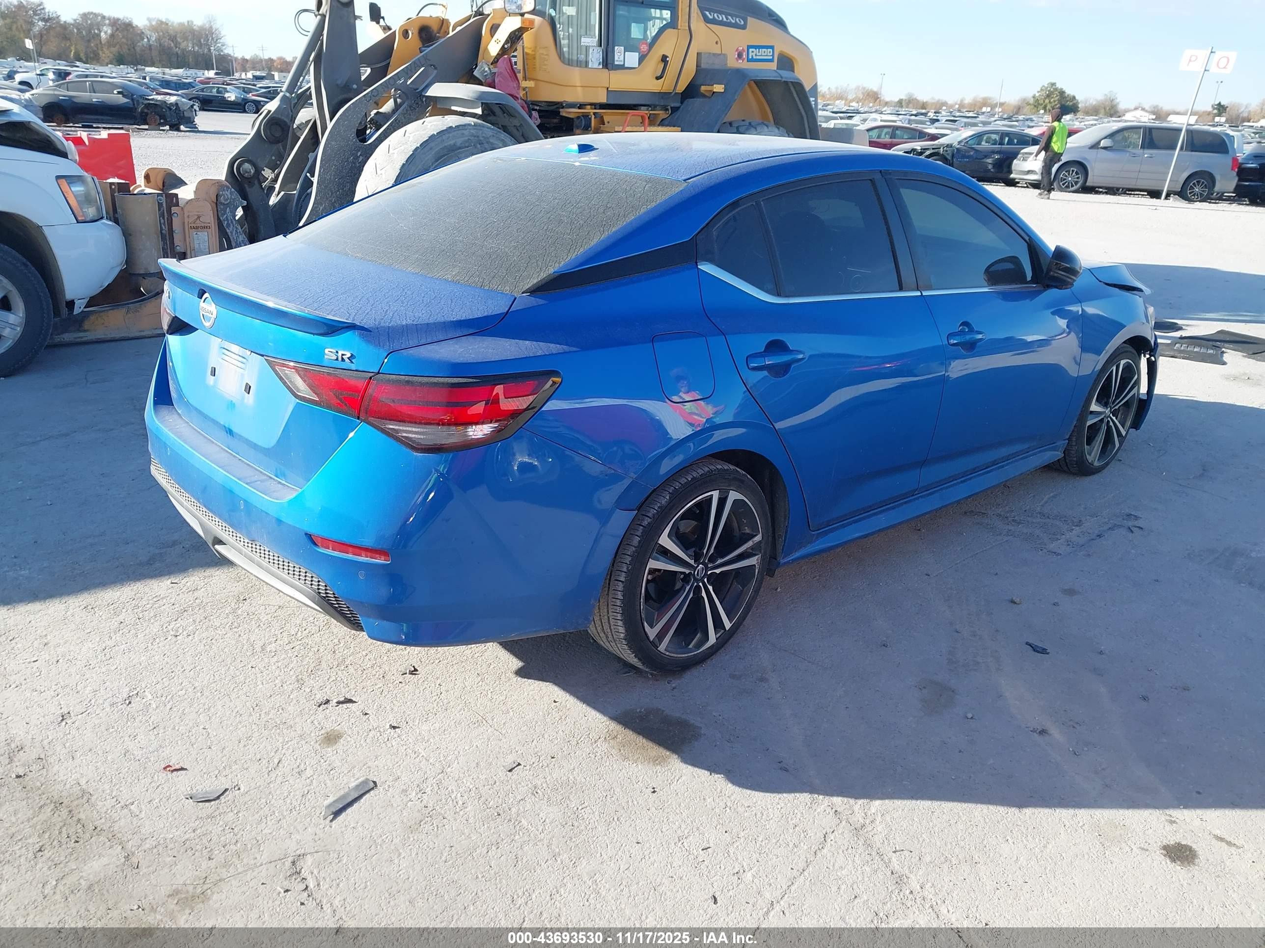 NISSAN SENTRA image 4