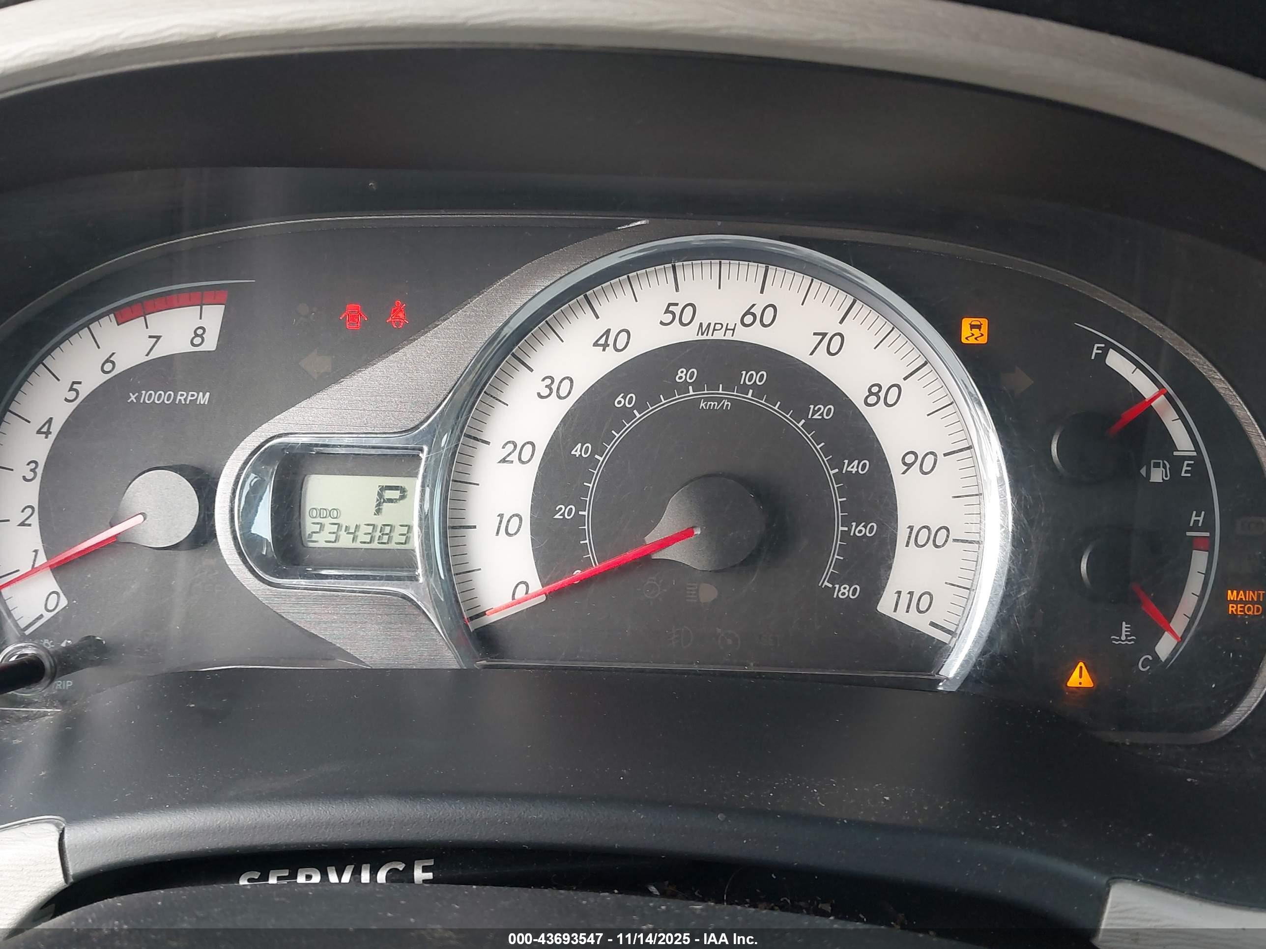TOYOTA SIENNA image 7