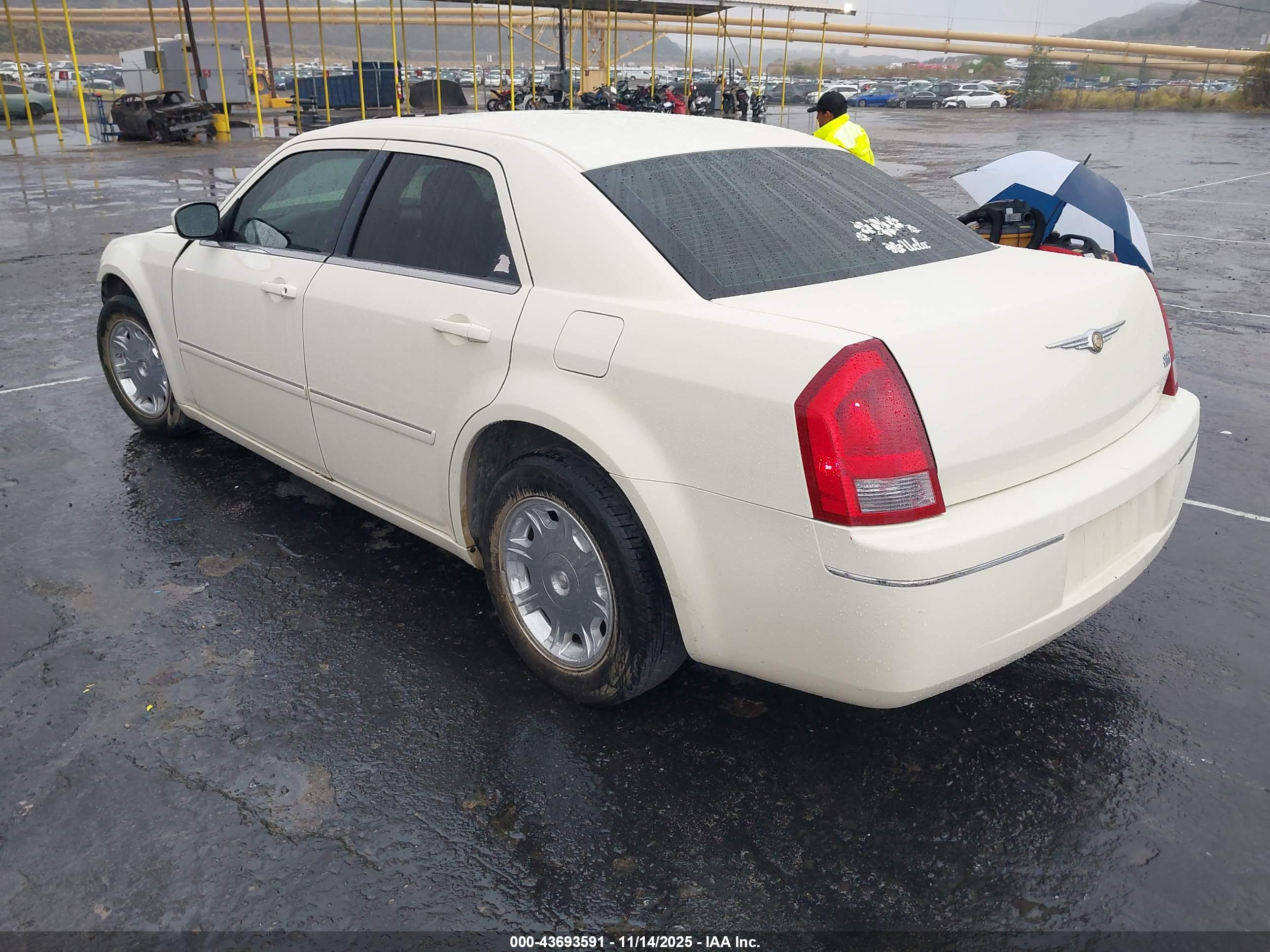 CHRYSLER 300 image 3