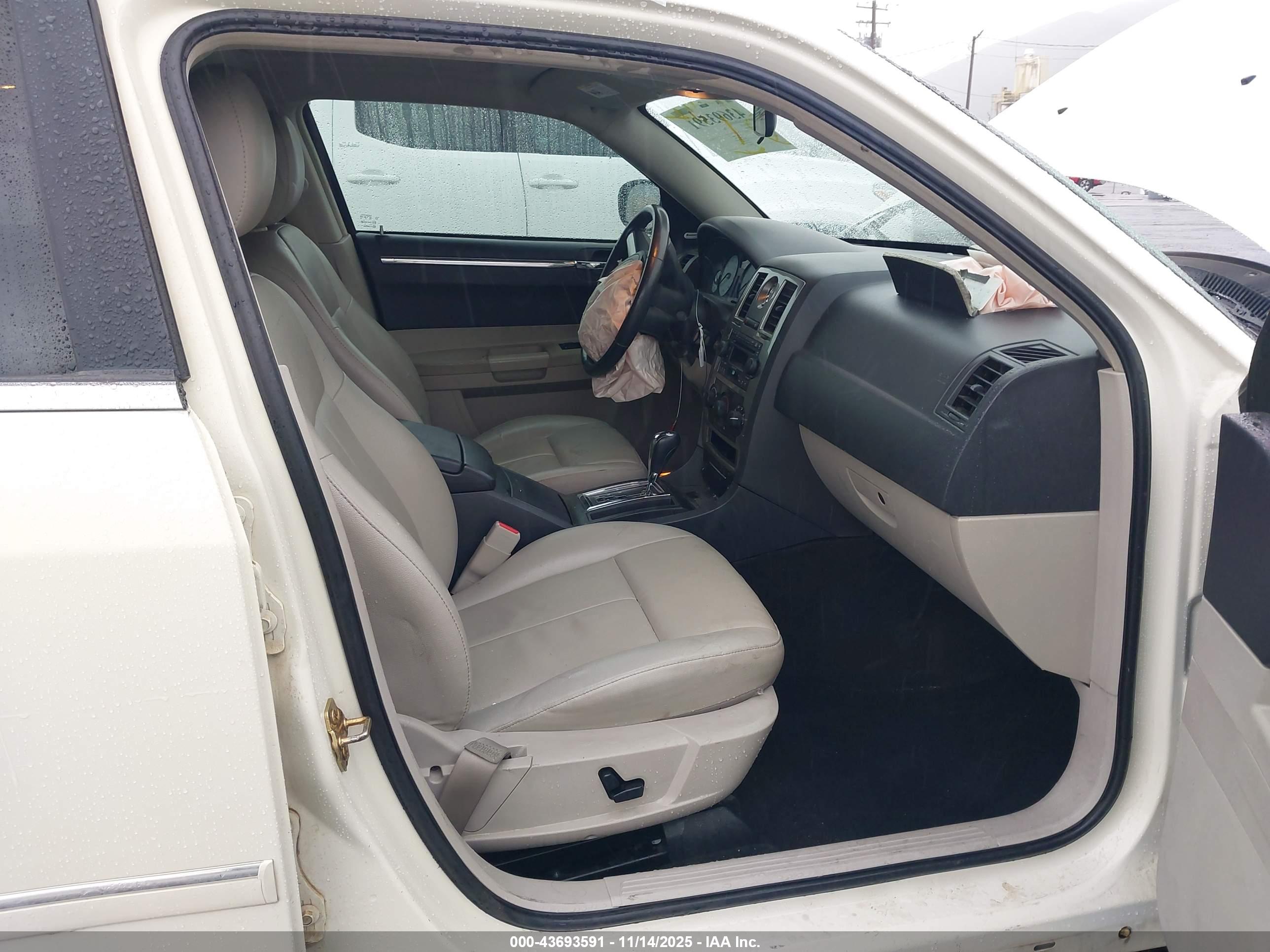 CHRYSLER 300 image 5