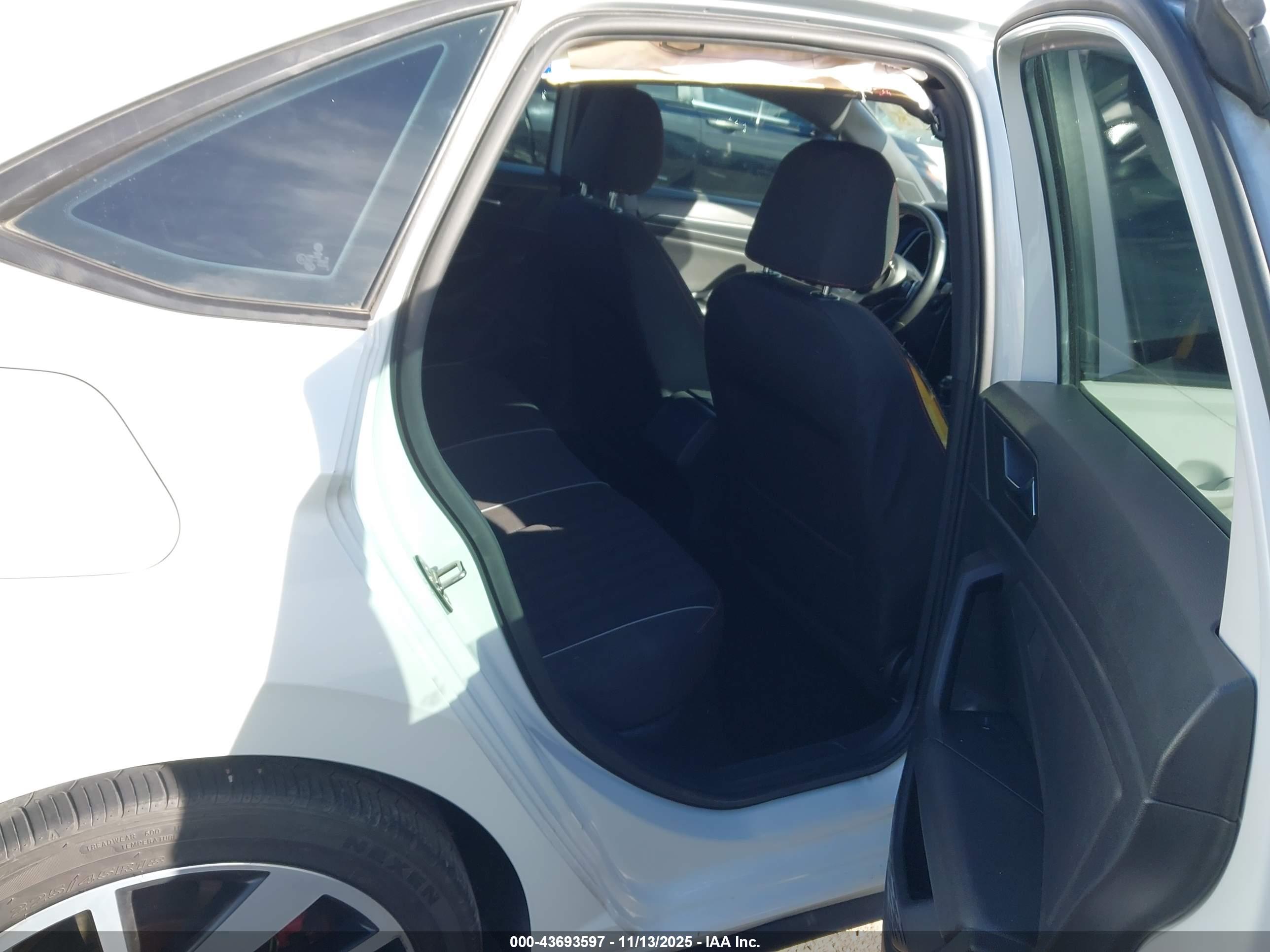 VOLKSWAGEN JETTA image 8