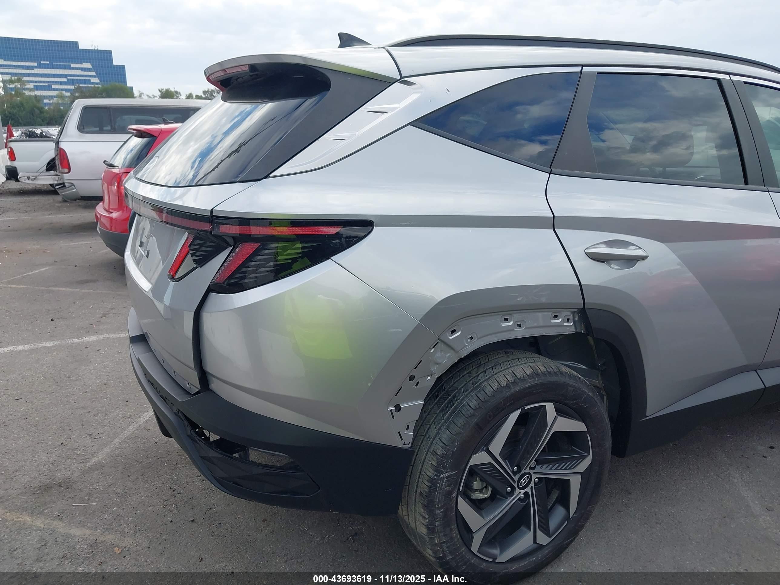 HYUNDAI TUCSON image 6