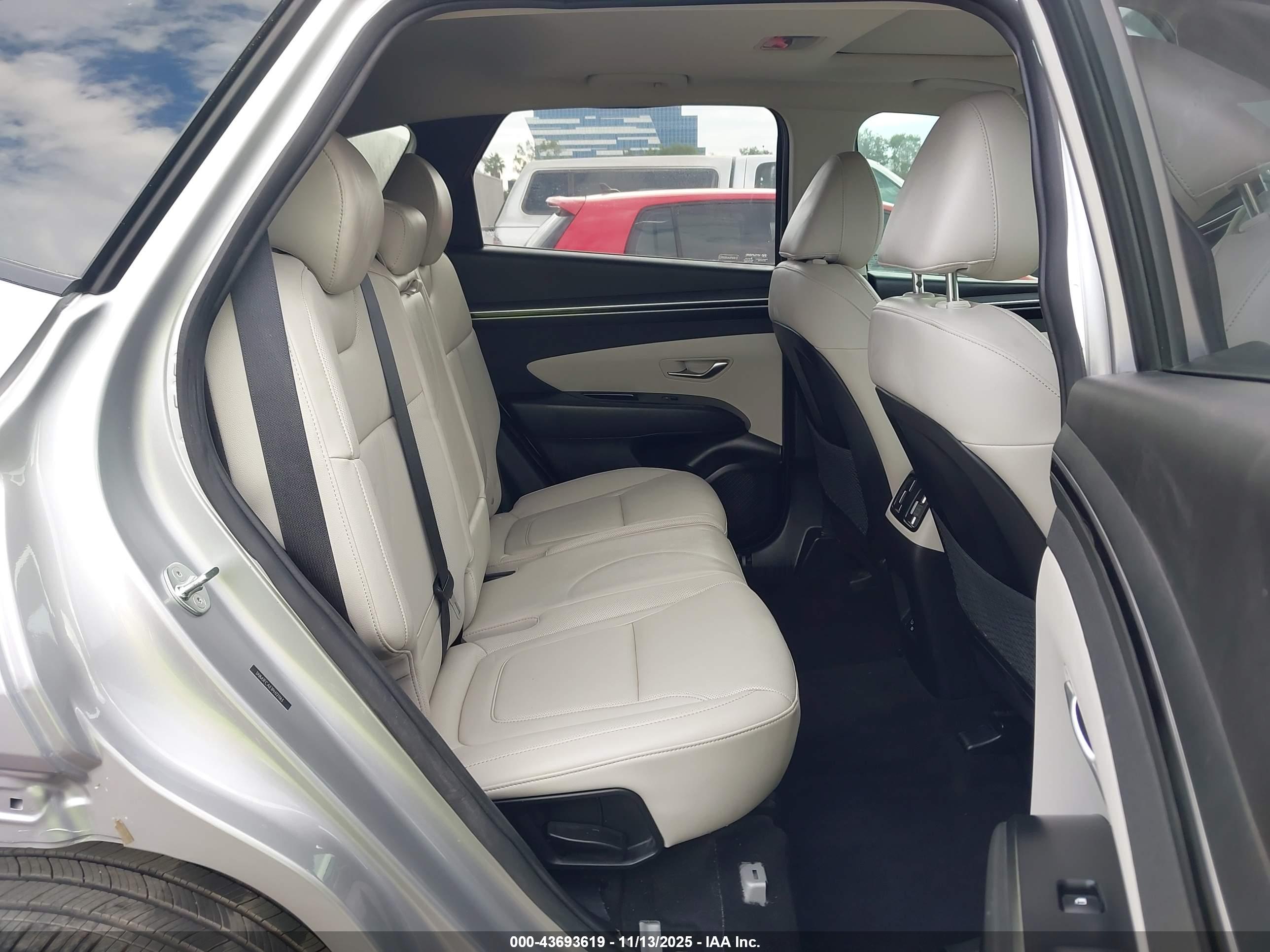 HYUNDAI TUCSON image 8