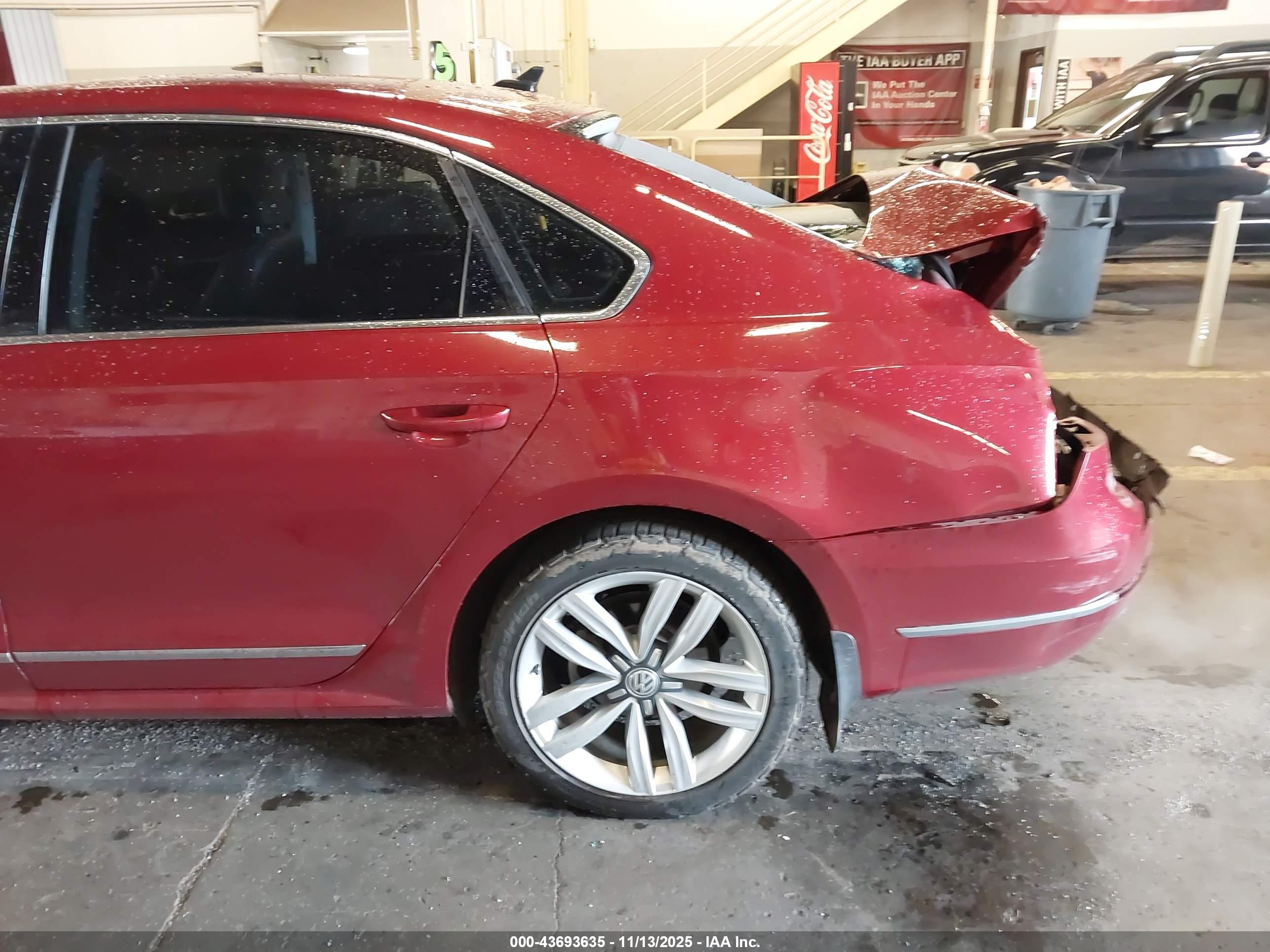 VOLKSWAGEN PASSAT image 6