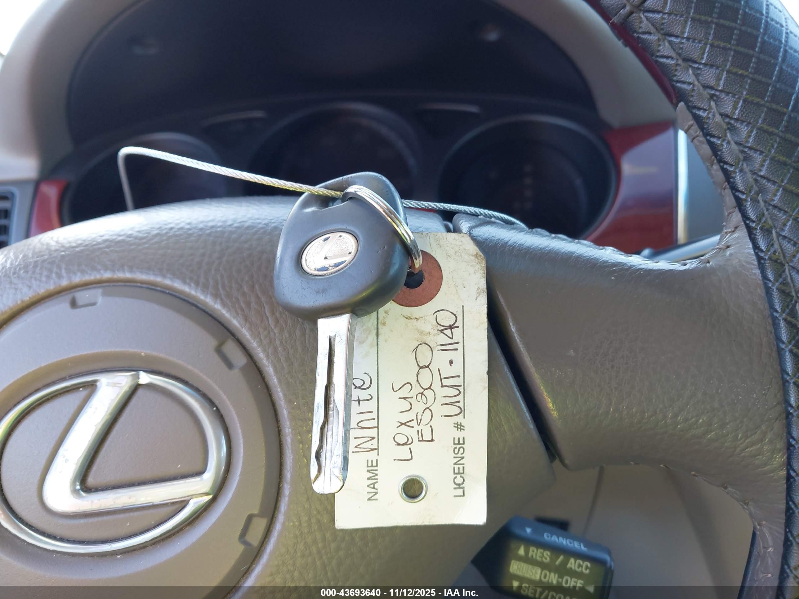 LEXUS ES image 11
