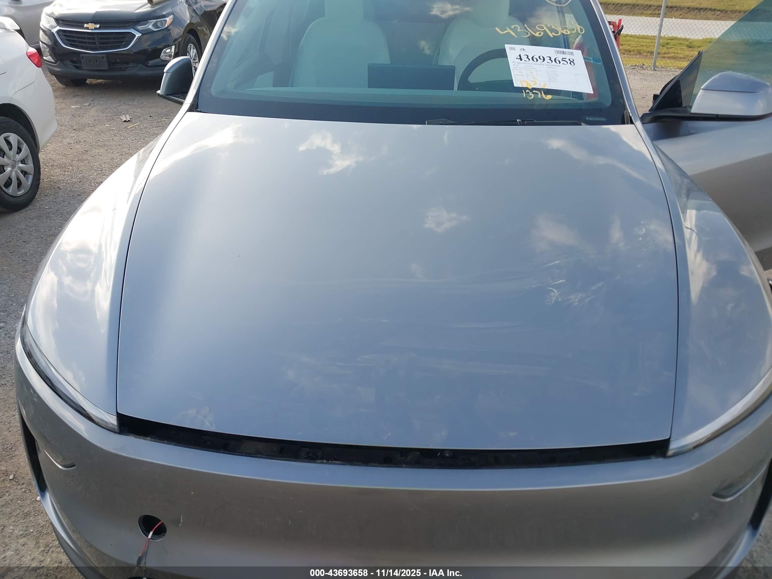 TESLA MODEL image 10