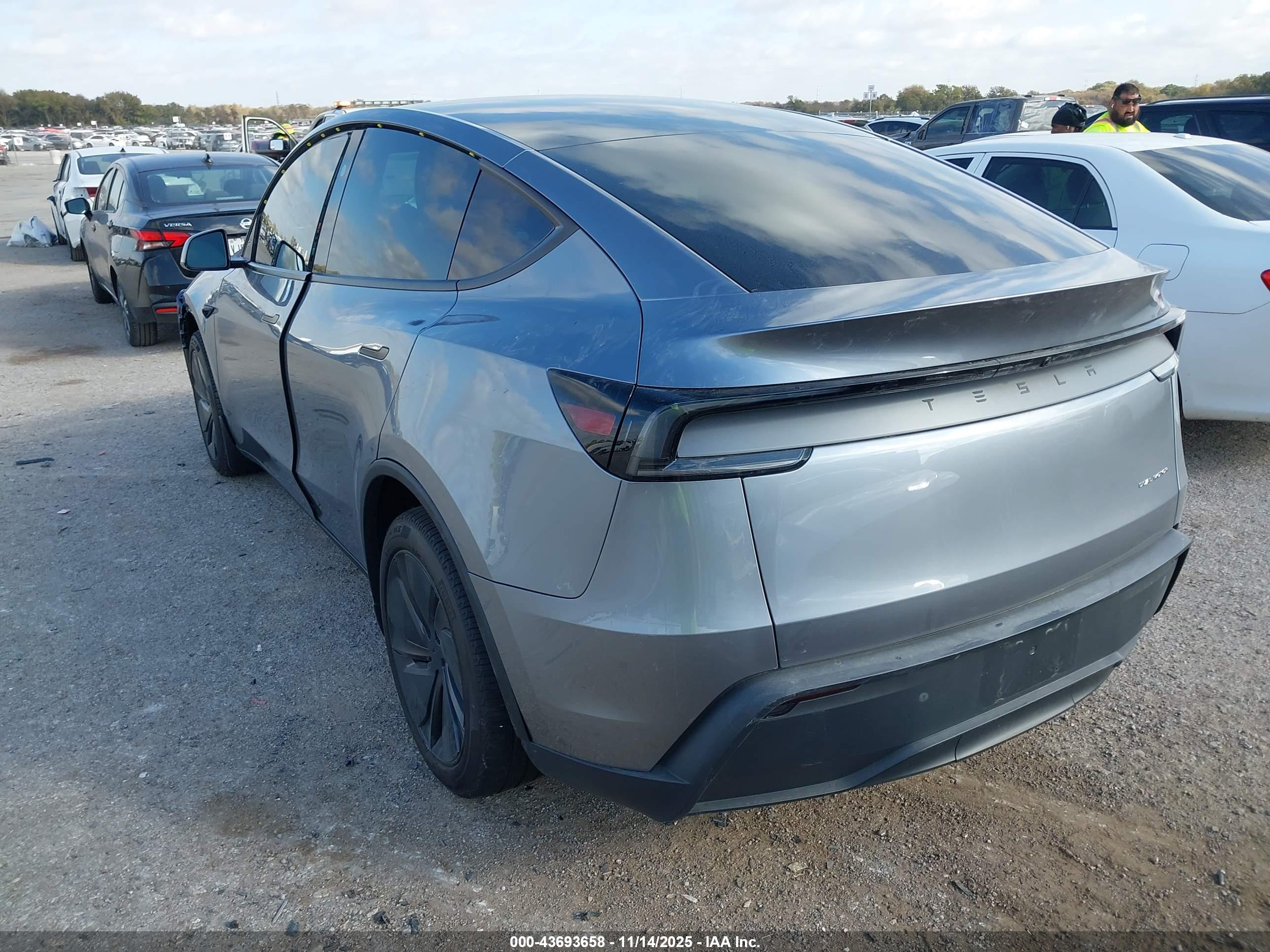 TESLA MODEL image 3
