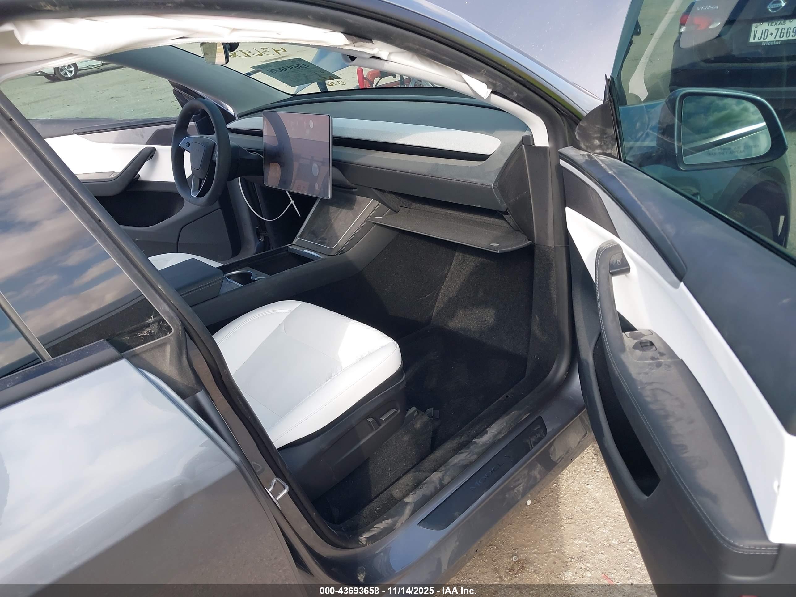 TESLA MODEL image 5