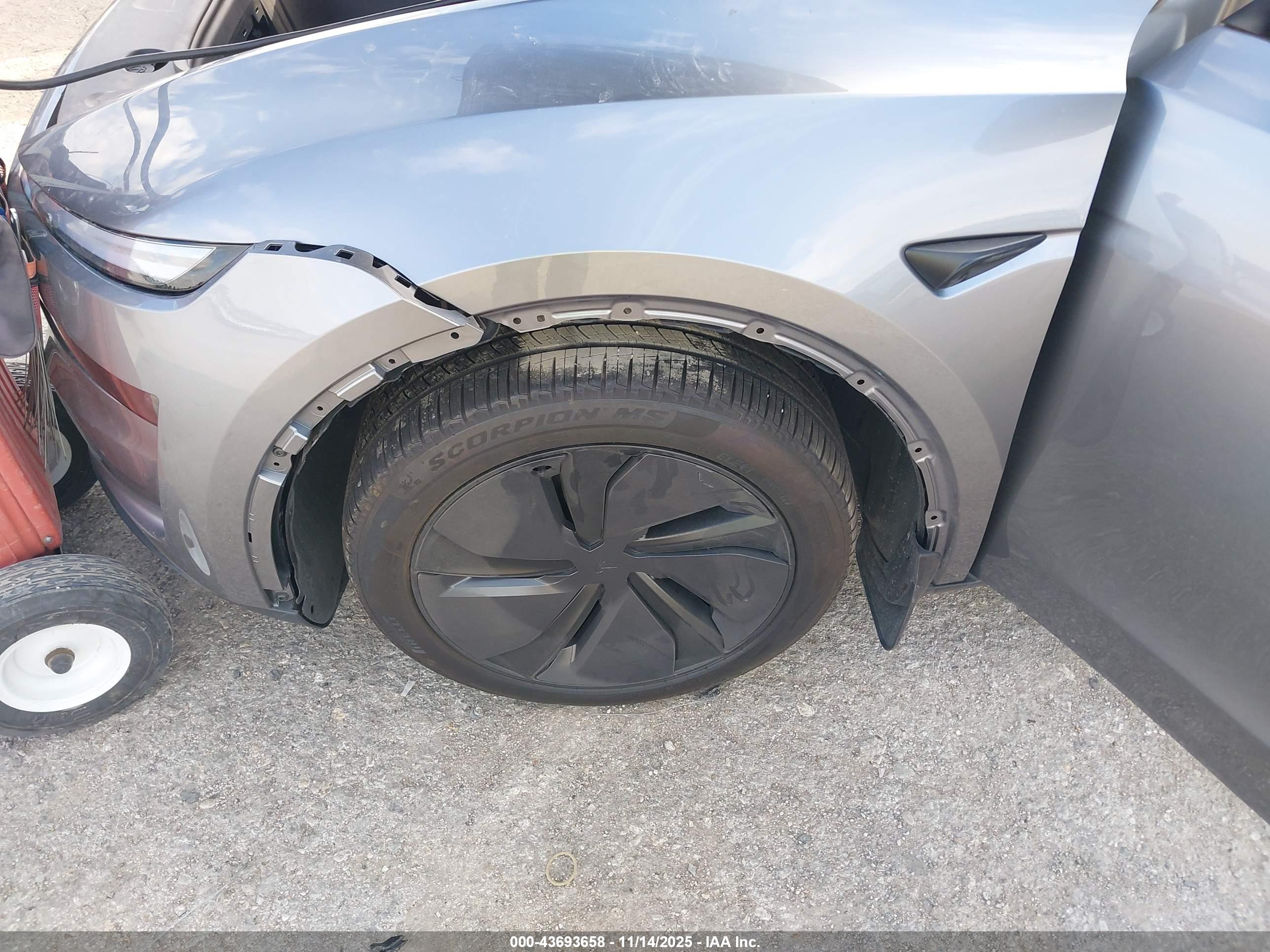 TESLA MODEL image 6