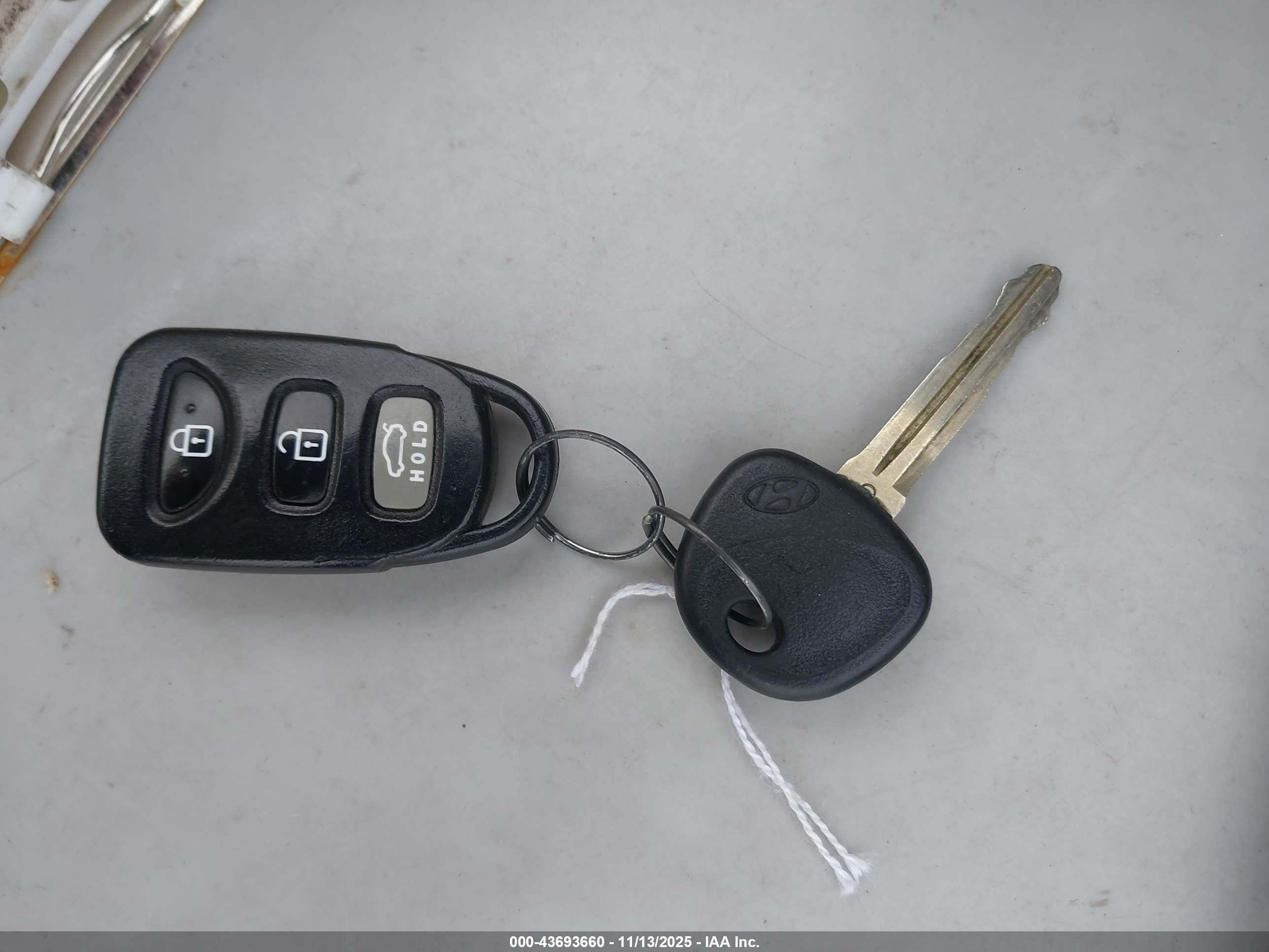 HYUNDAI ELANTRA image 11