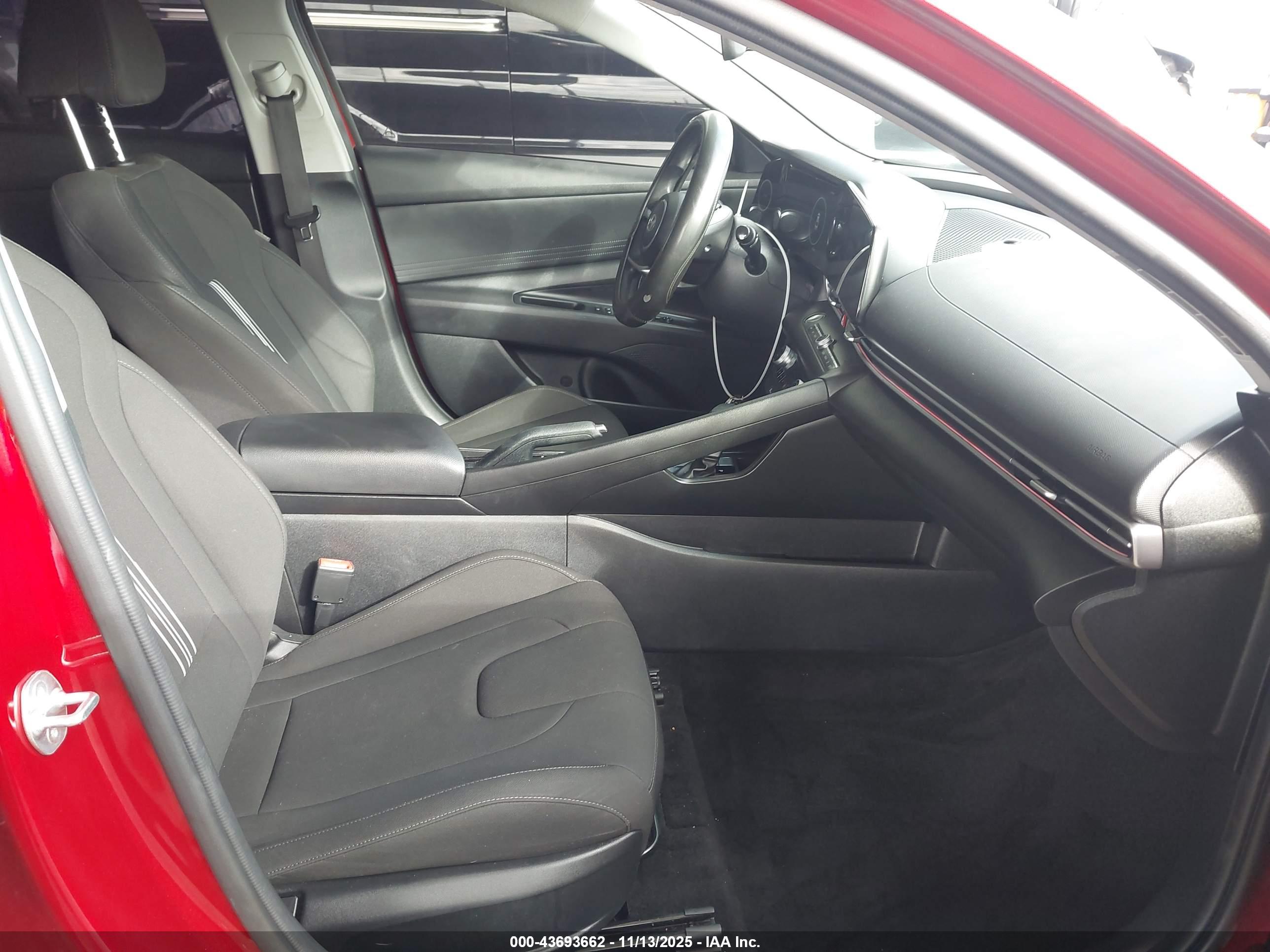 HYUNDAI ELANTRA image 5
