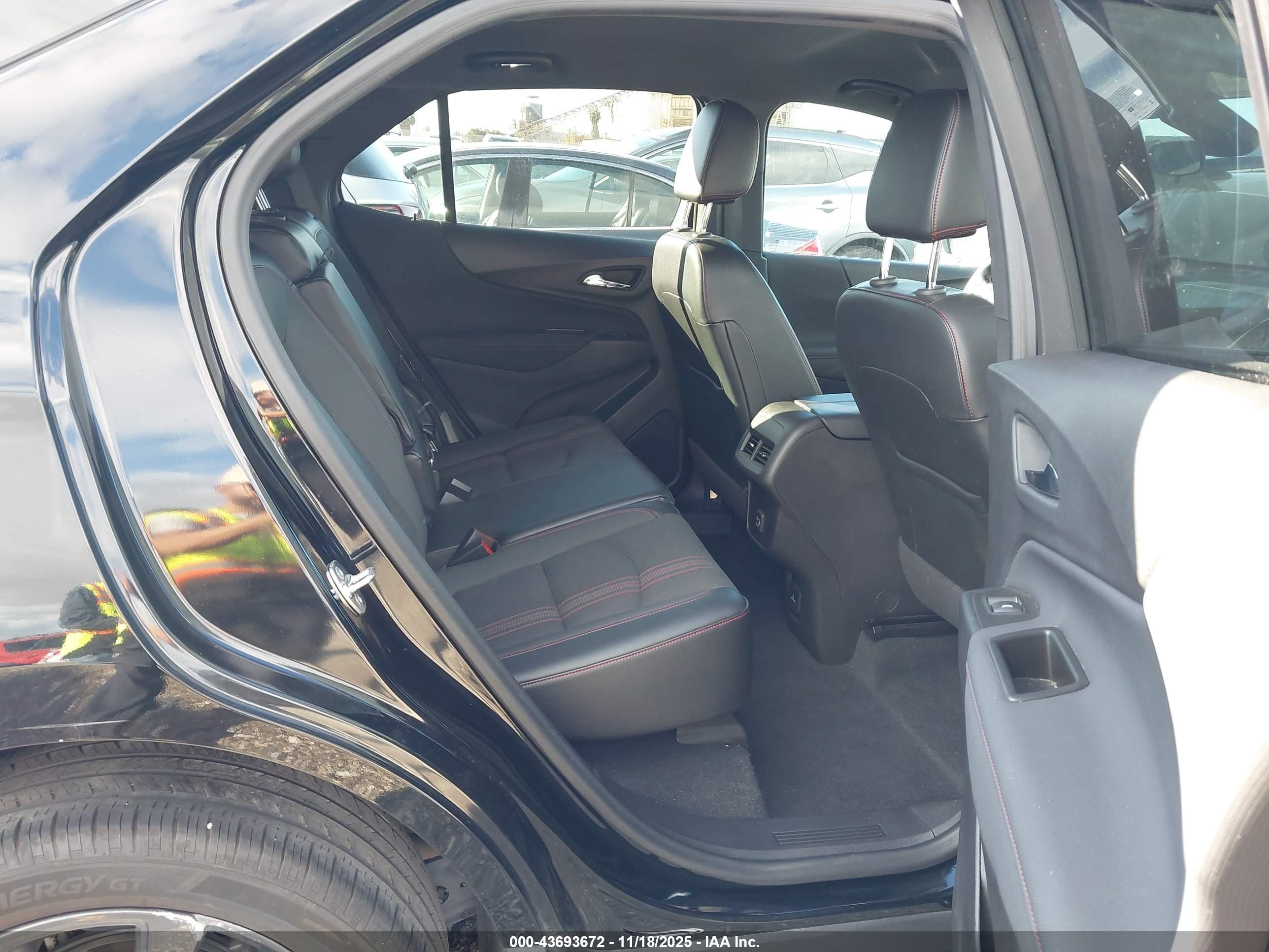 CHEVROLET EQUINOX image 8