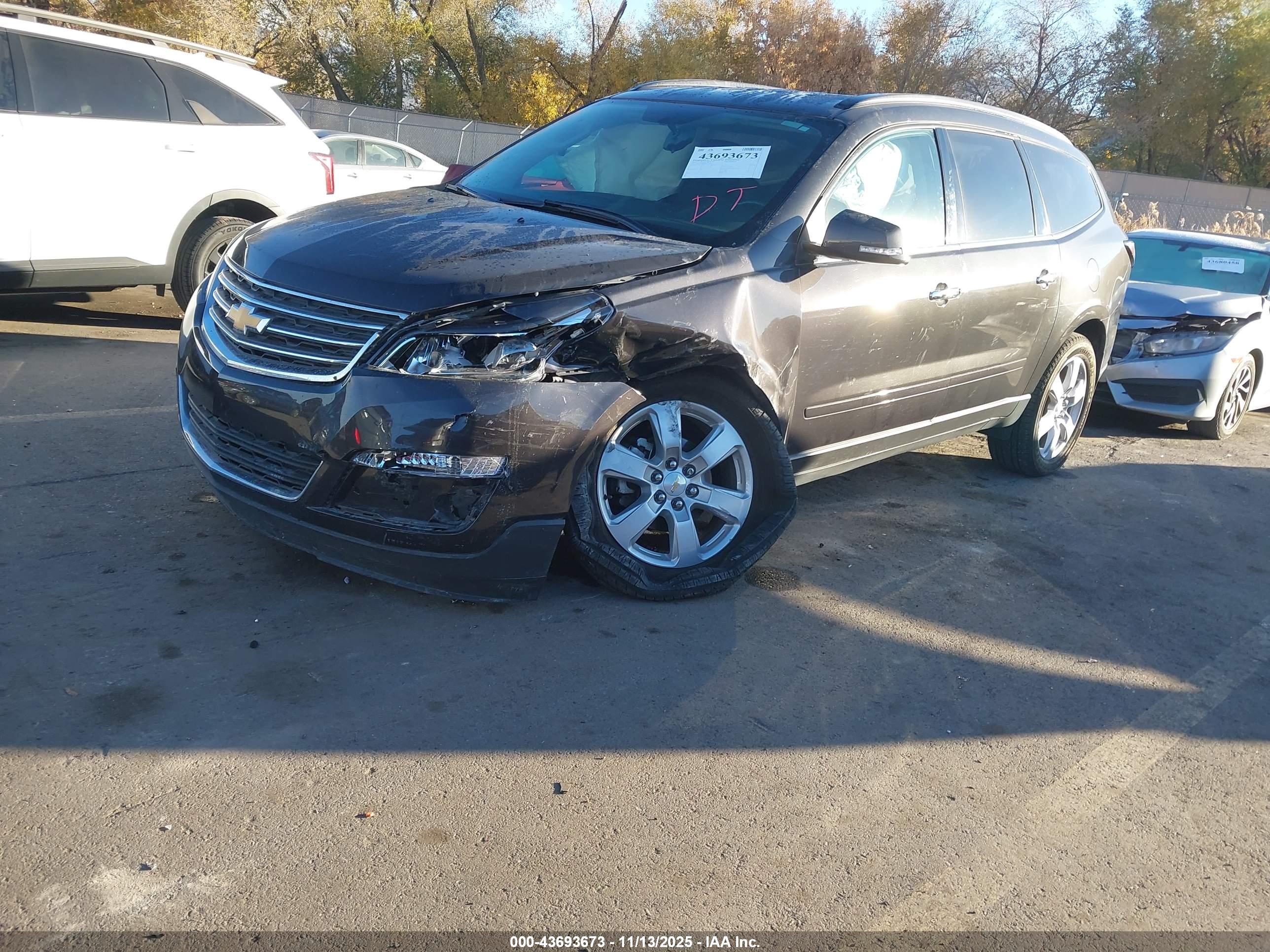 CHEVROLET TRAVERSE image 2