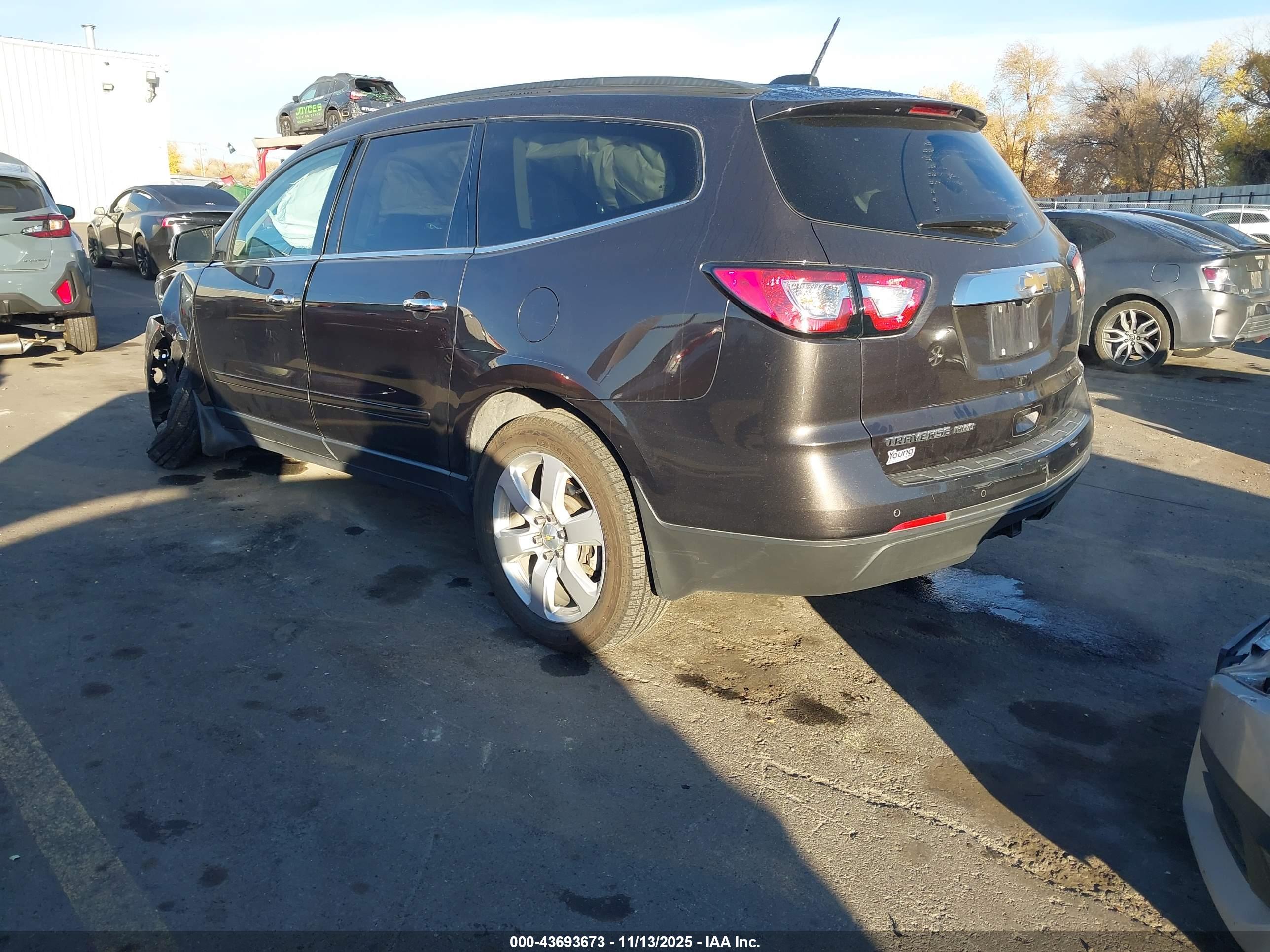 CHEVROLET TRAVERSE image 3