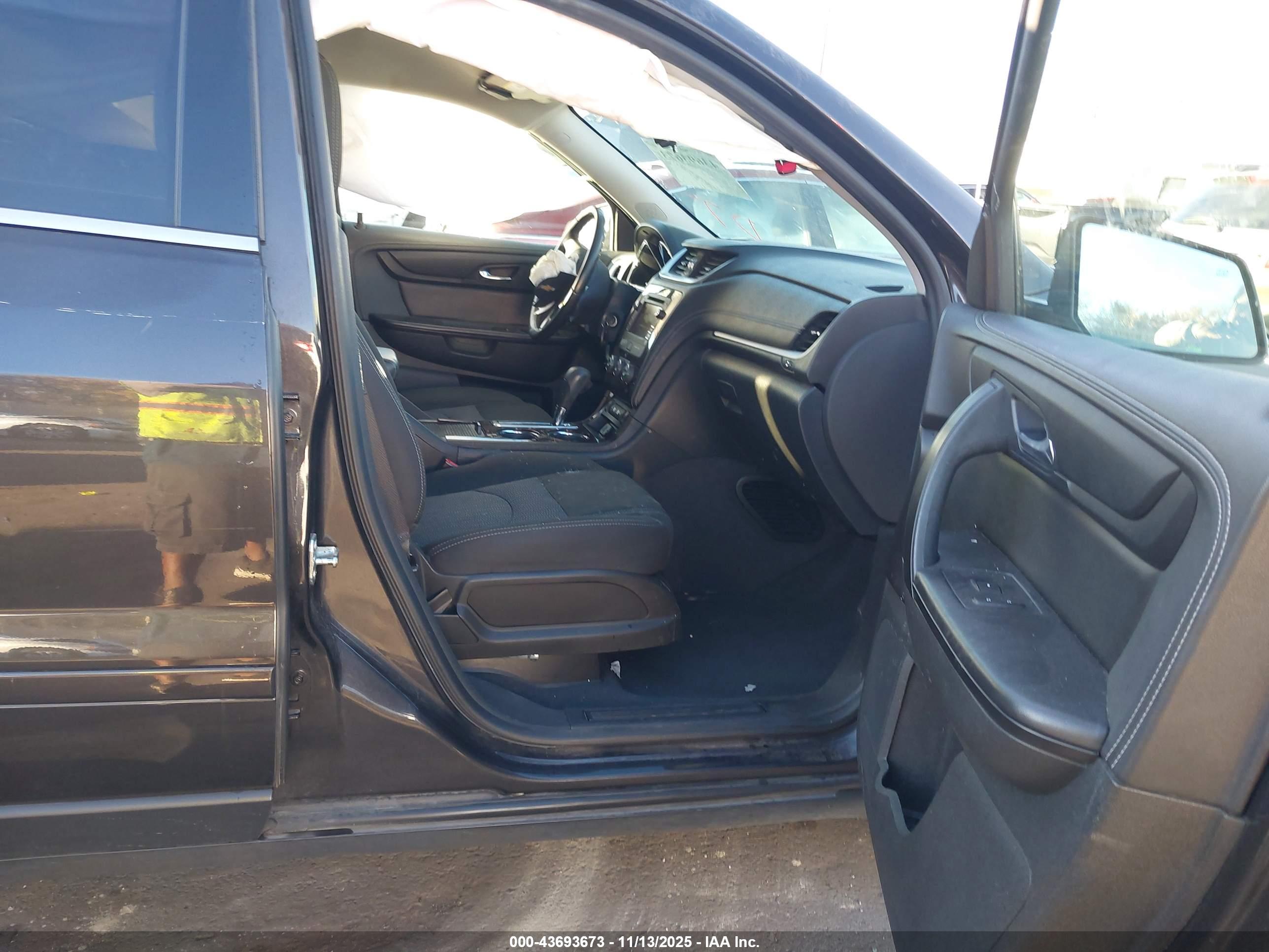 CHEVROLET TRAVERSE image 5