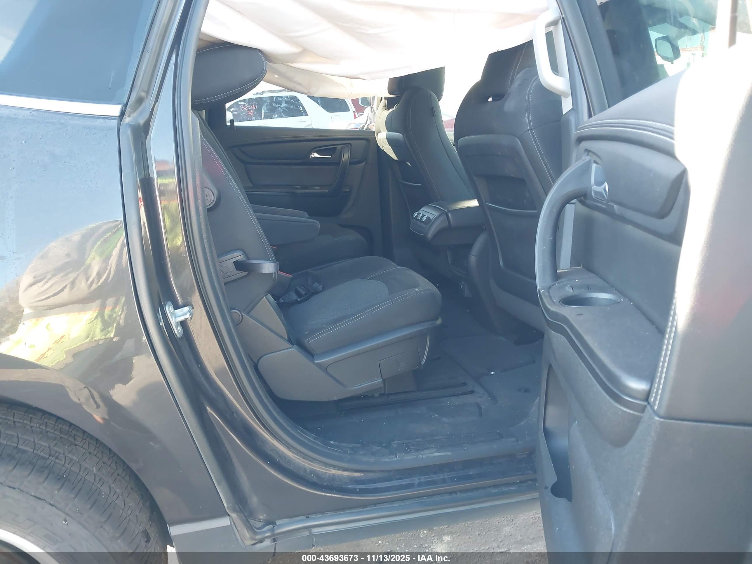 CHEVROLET TRAVERSE image 8