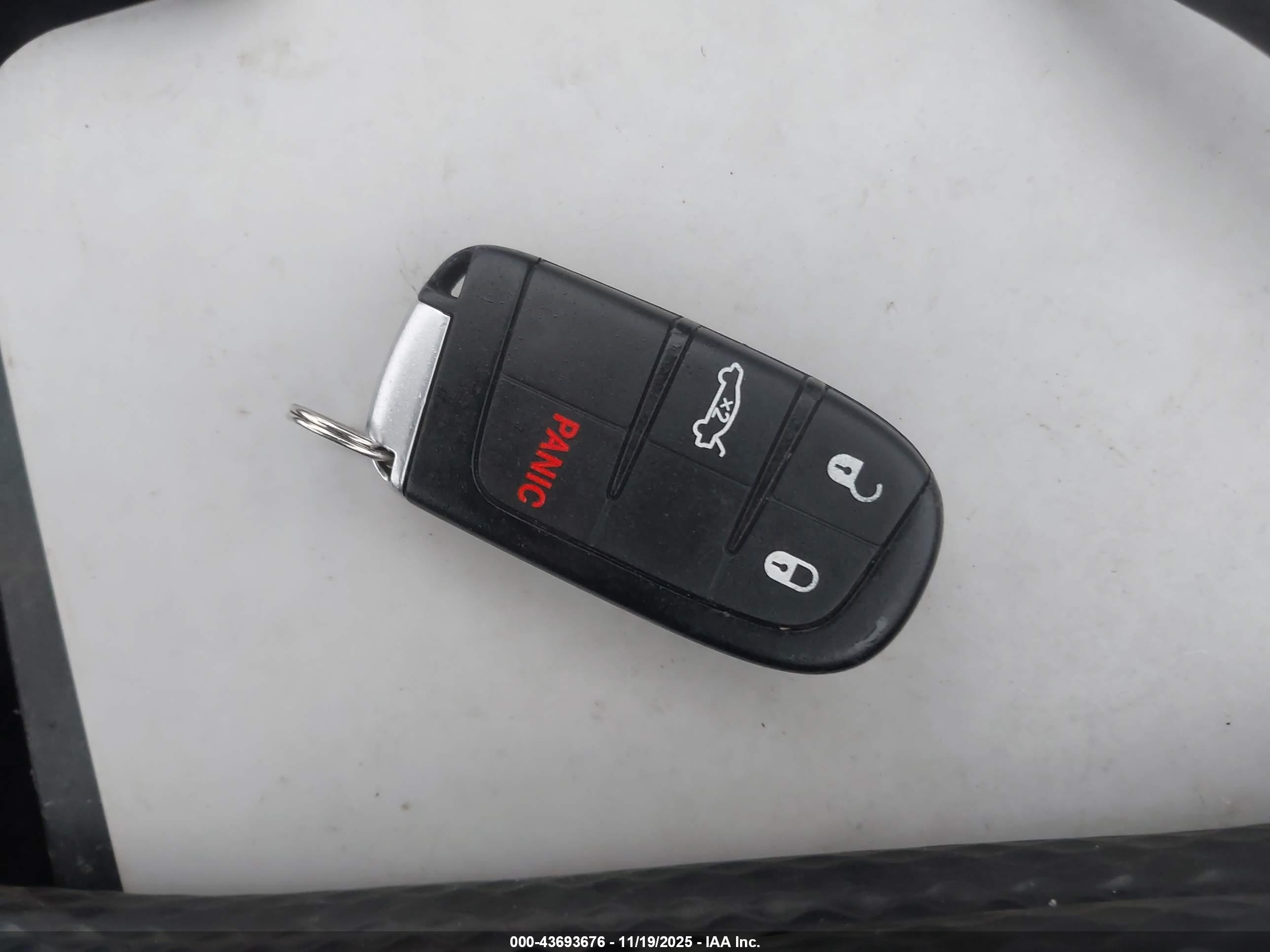 CHRYSLER 200 image 11