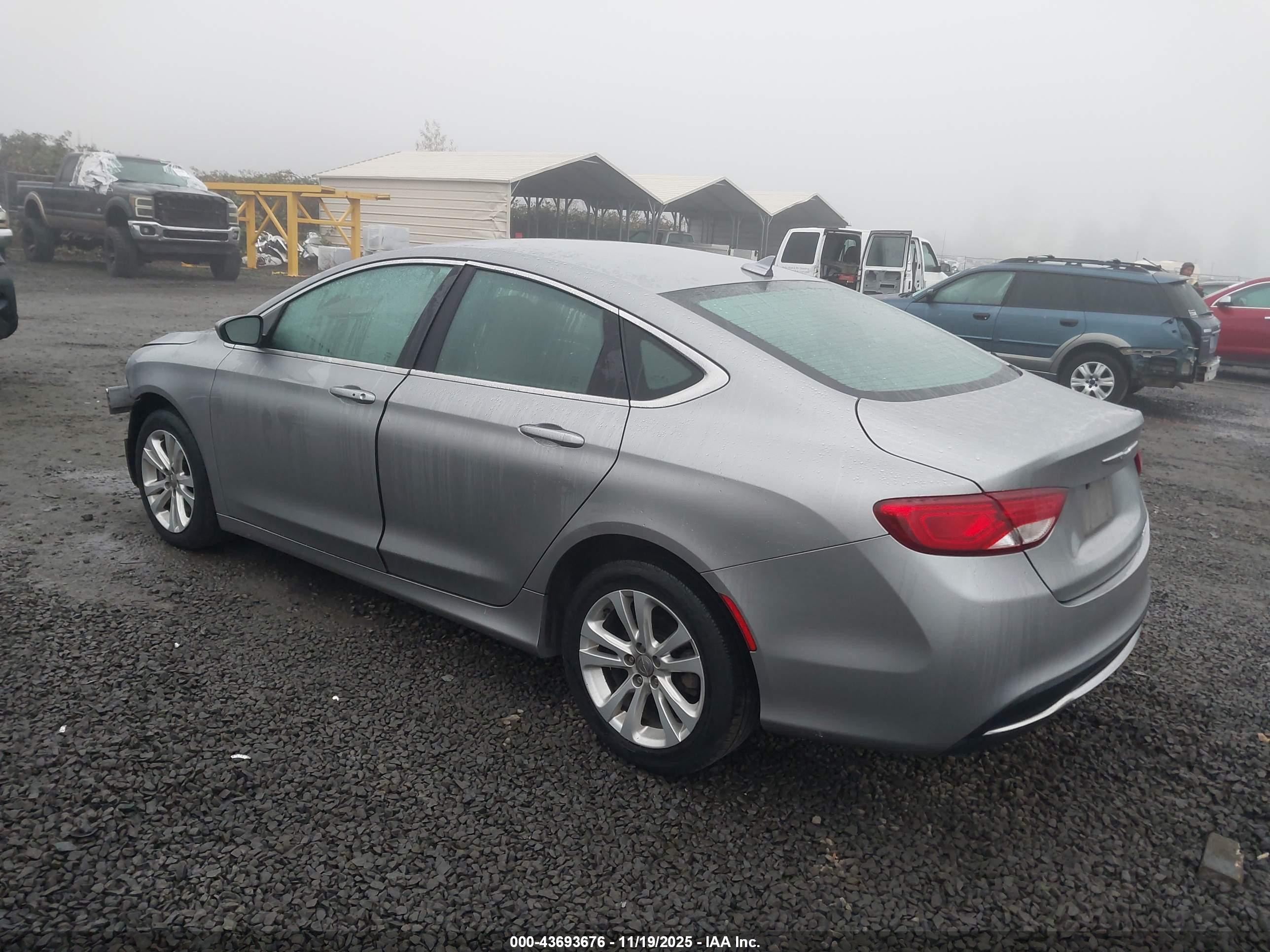 CHRYSLER 200 image 3