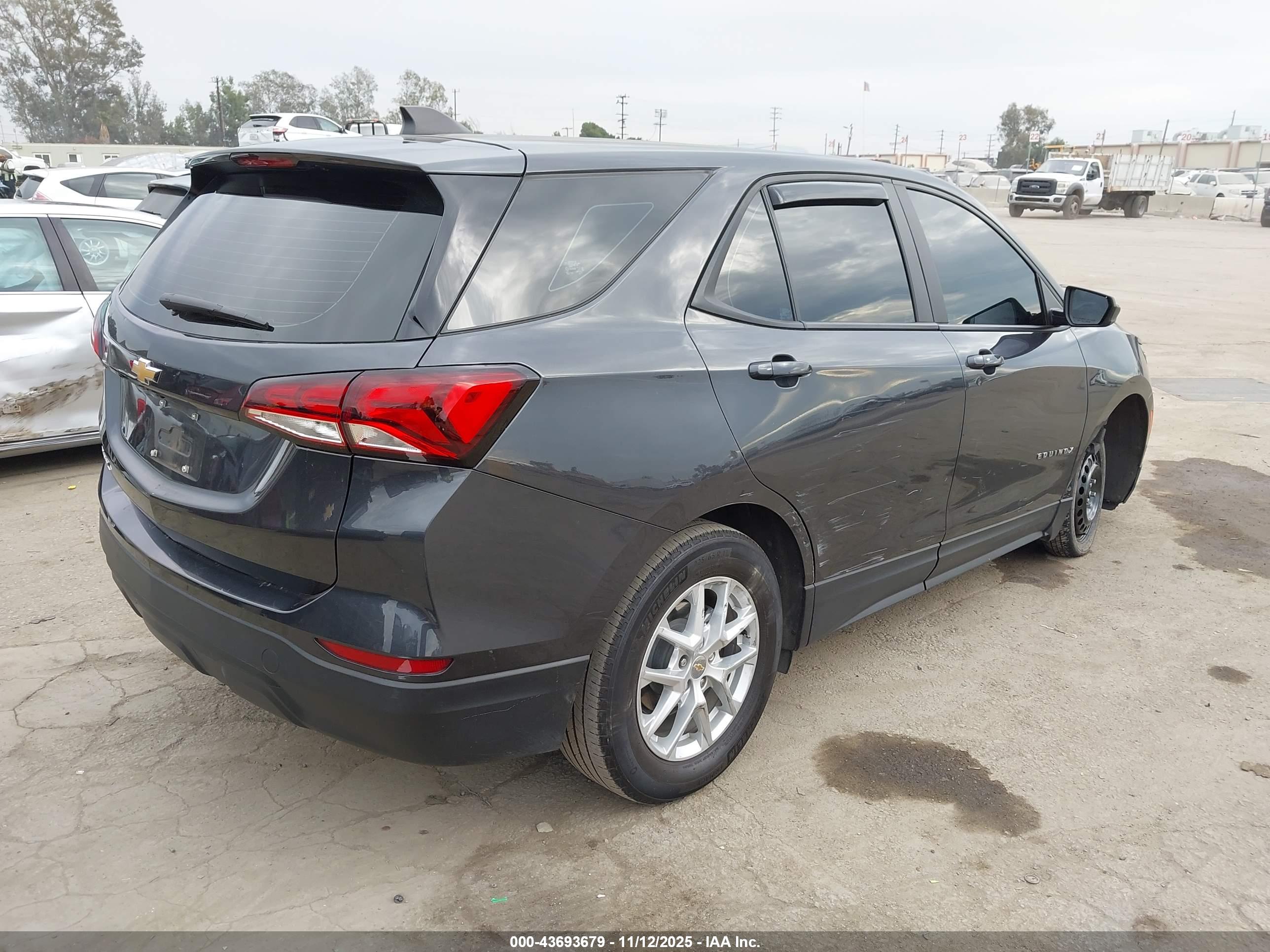 CHEVROLET EQUINOX image 4