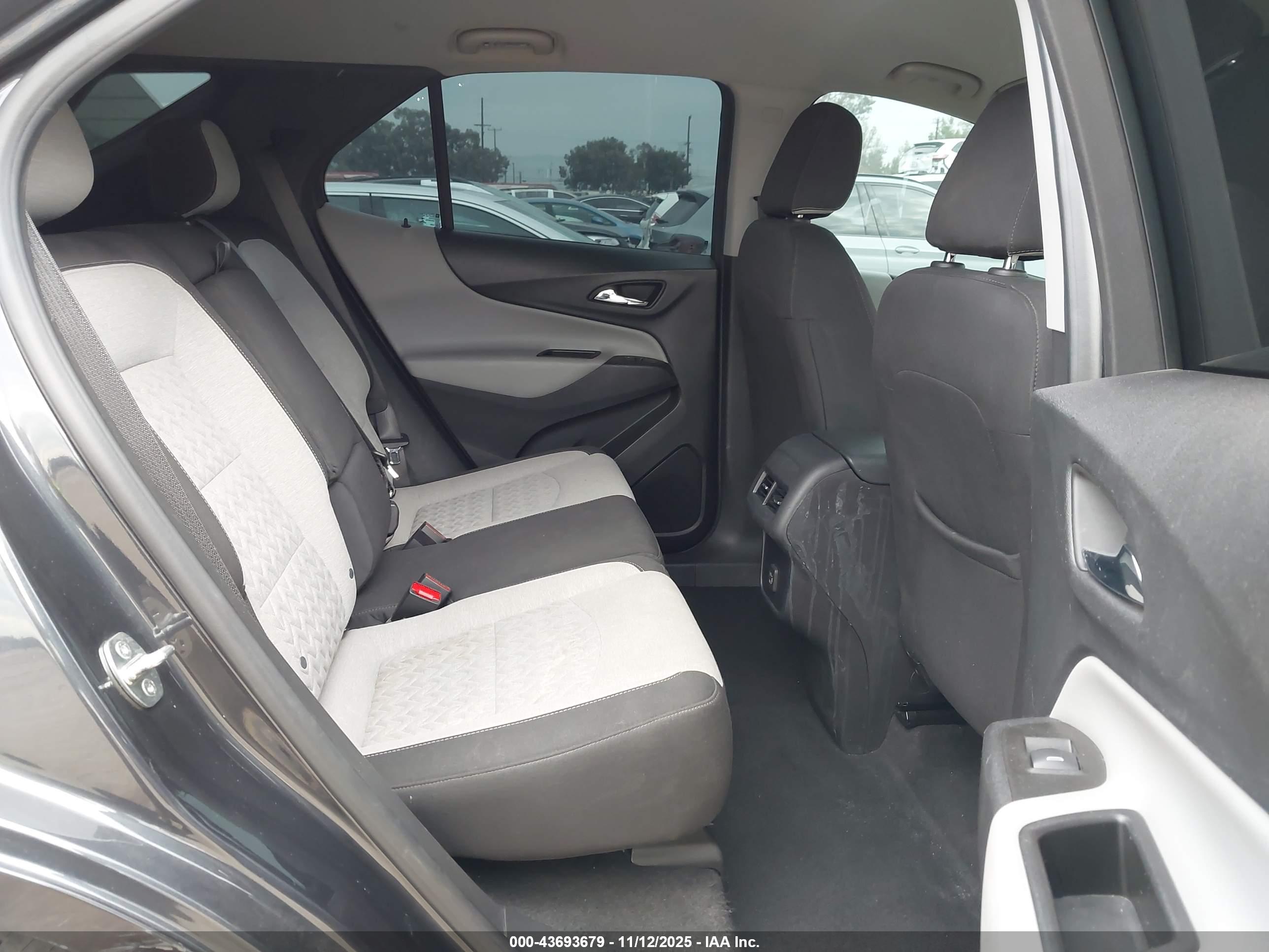 CHEVROLET EQUINOX image 8