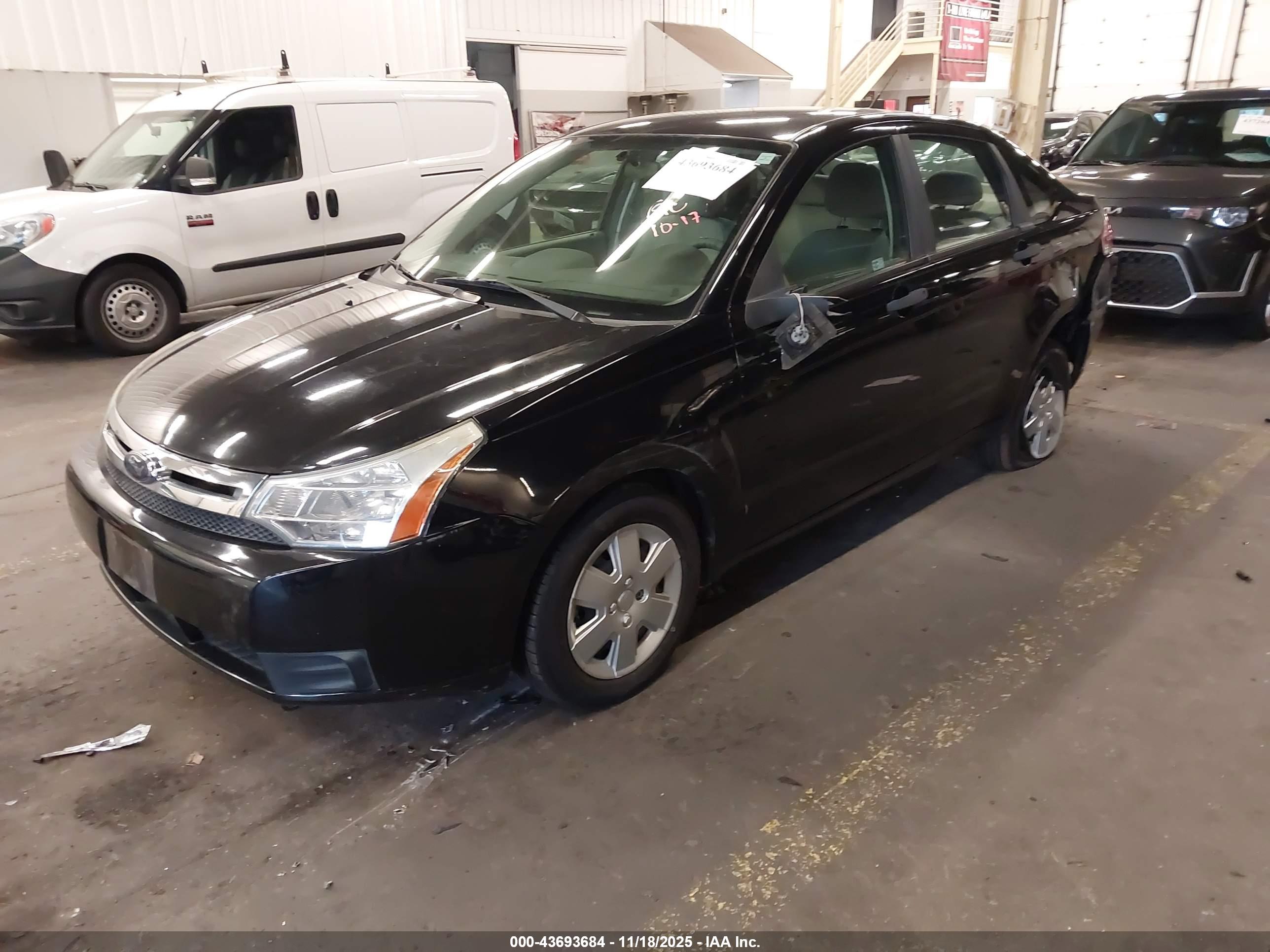FORD FOCUS image 2