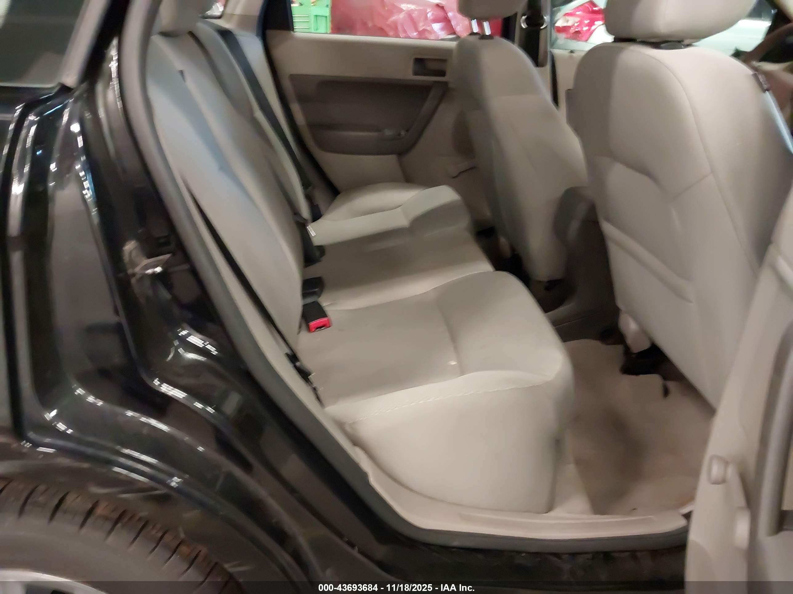 FORD FOCUS image 8