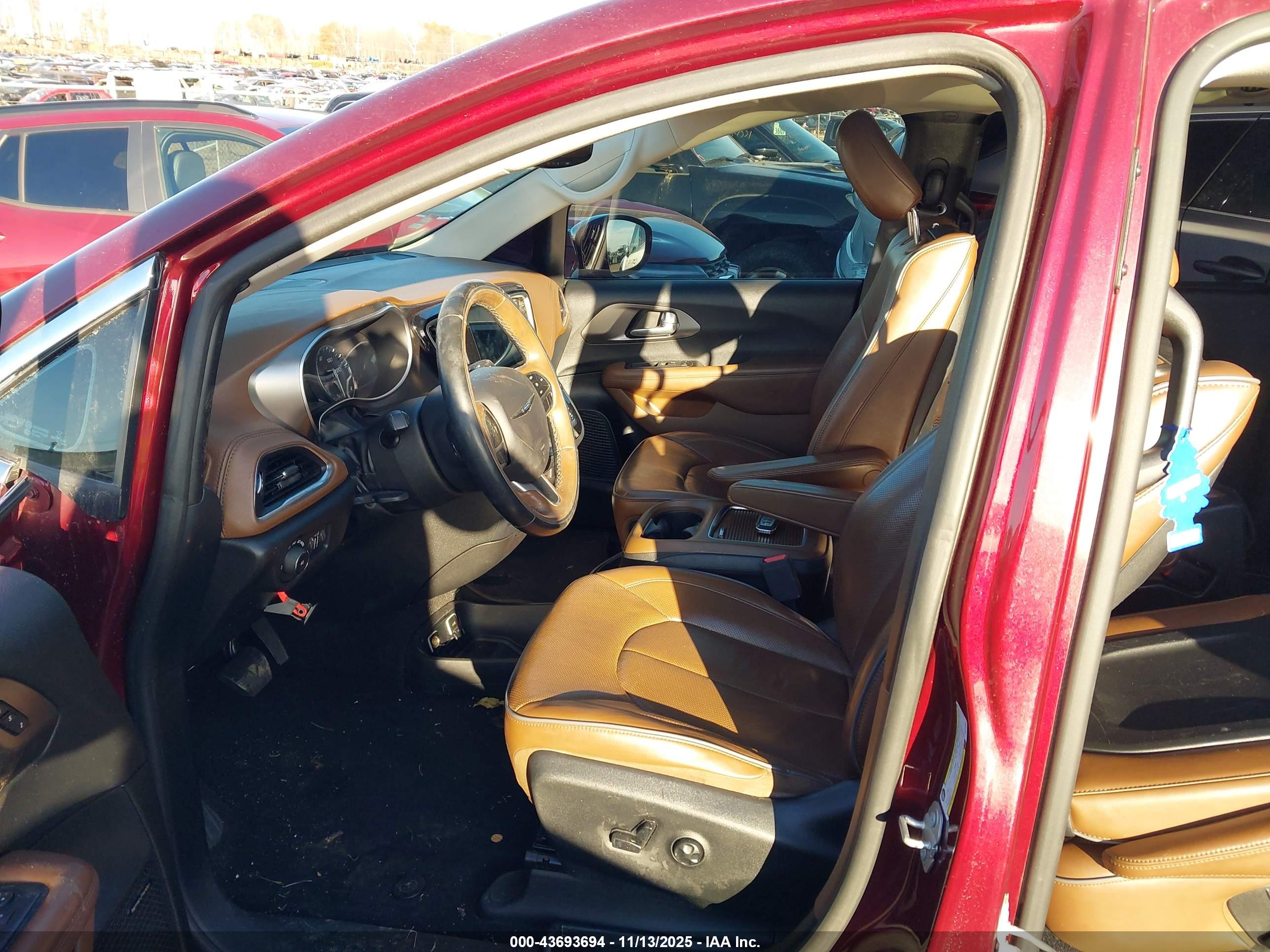 CHRYSLER PACIFICA image 5