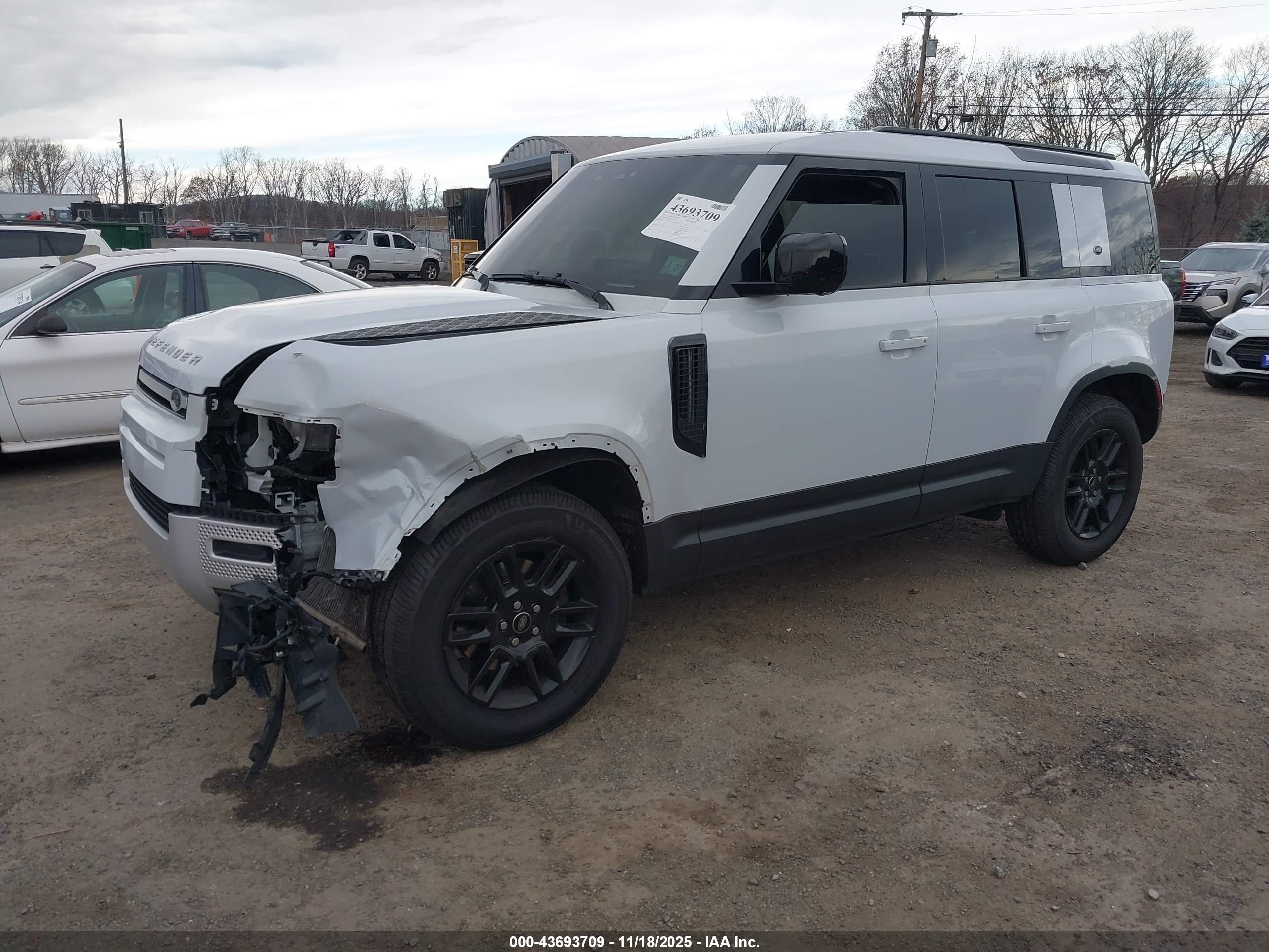 LAND ROVER image 2
