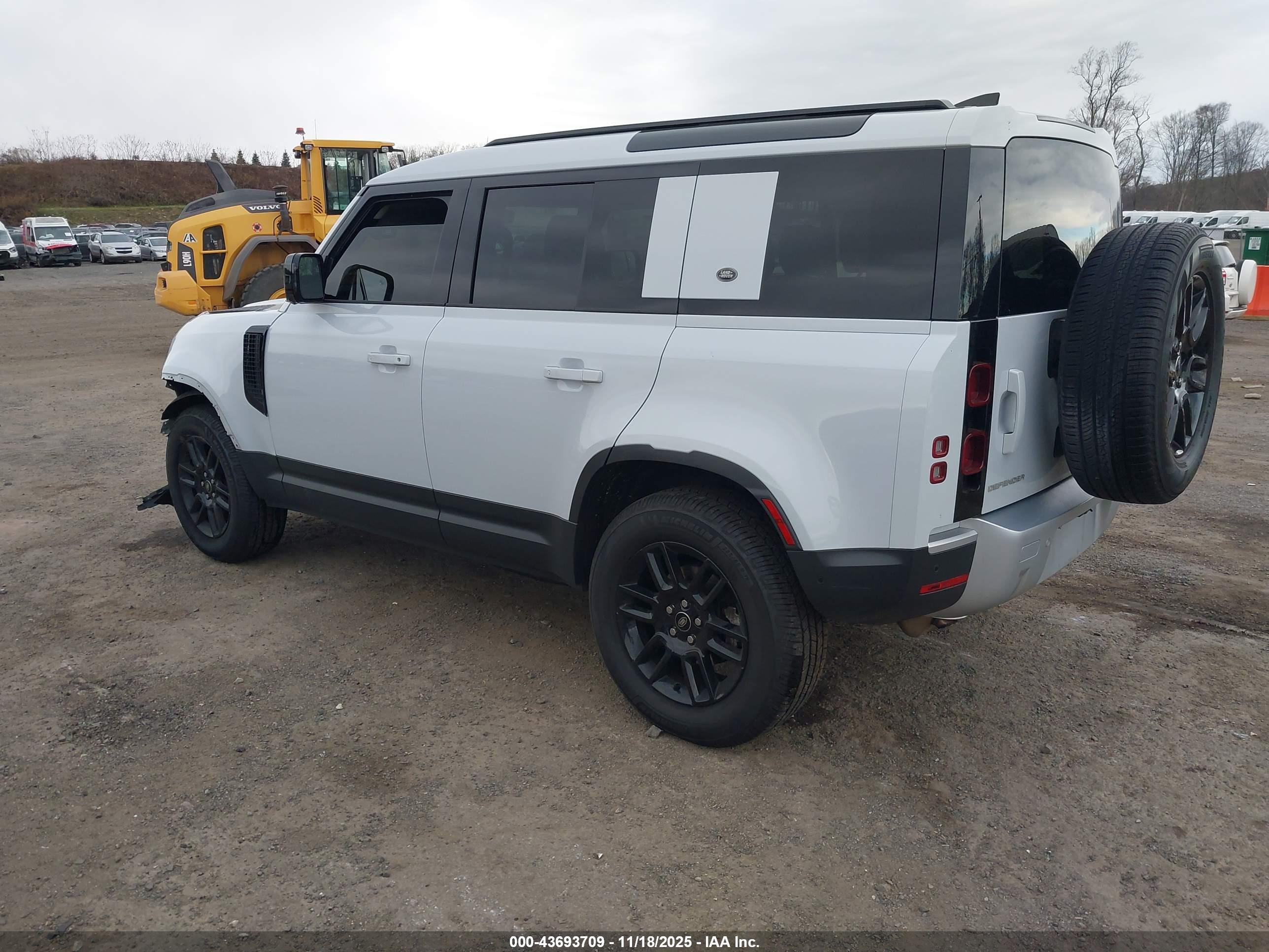 LAND ROVER image 3