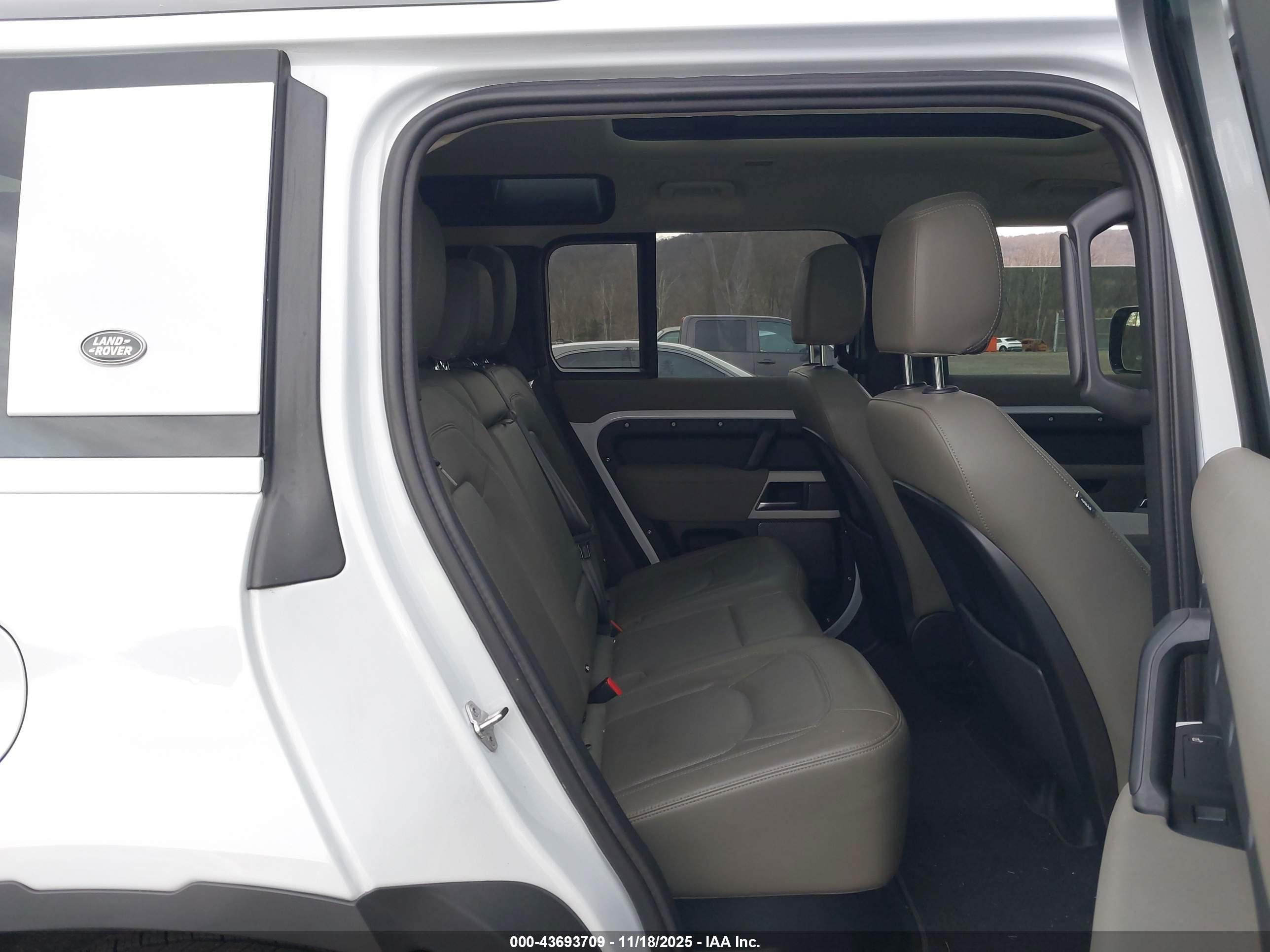 LAND ROVER image 8