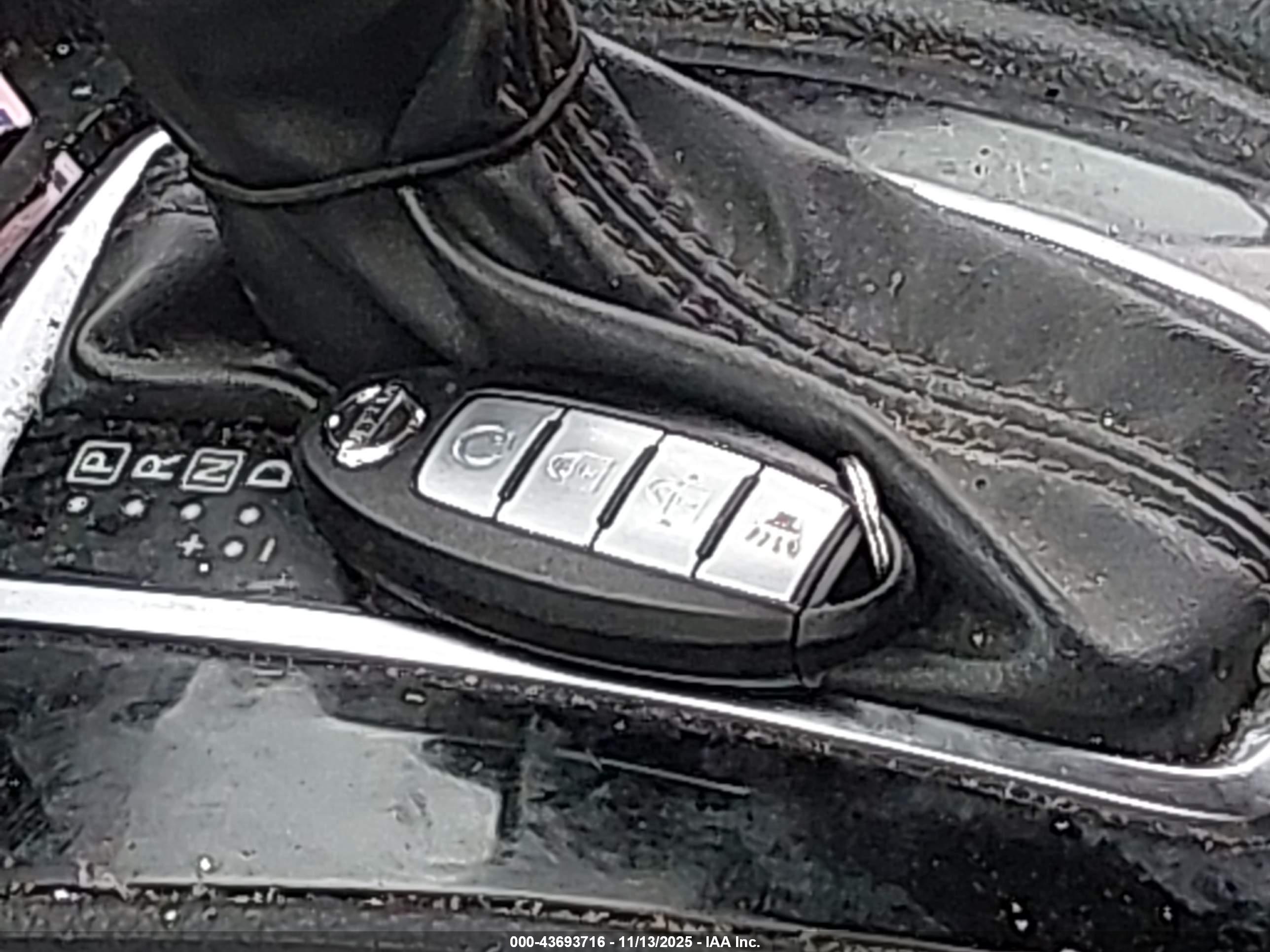 NISSAN ROGUE image 11