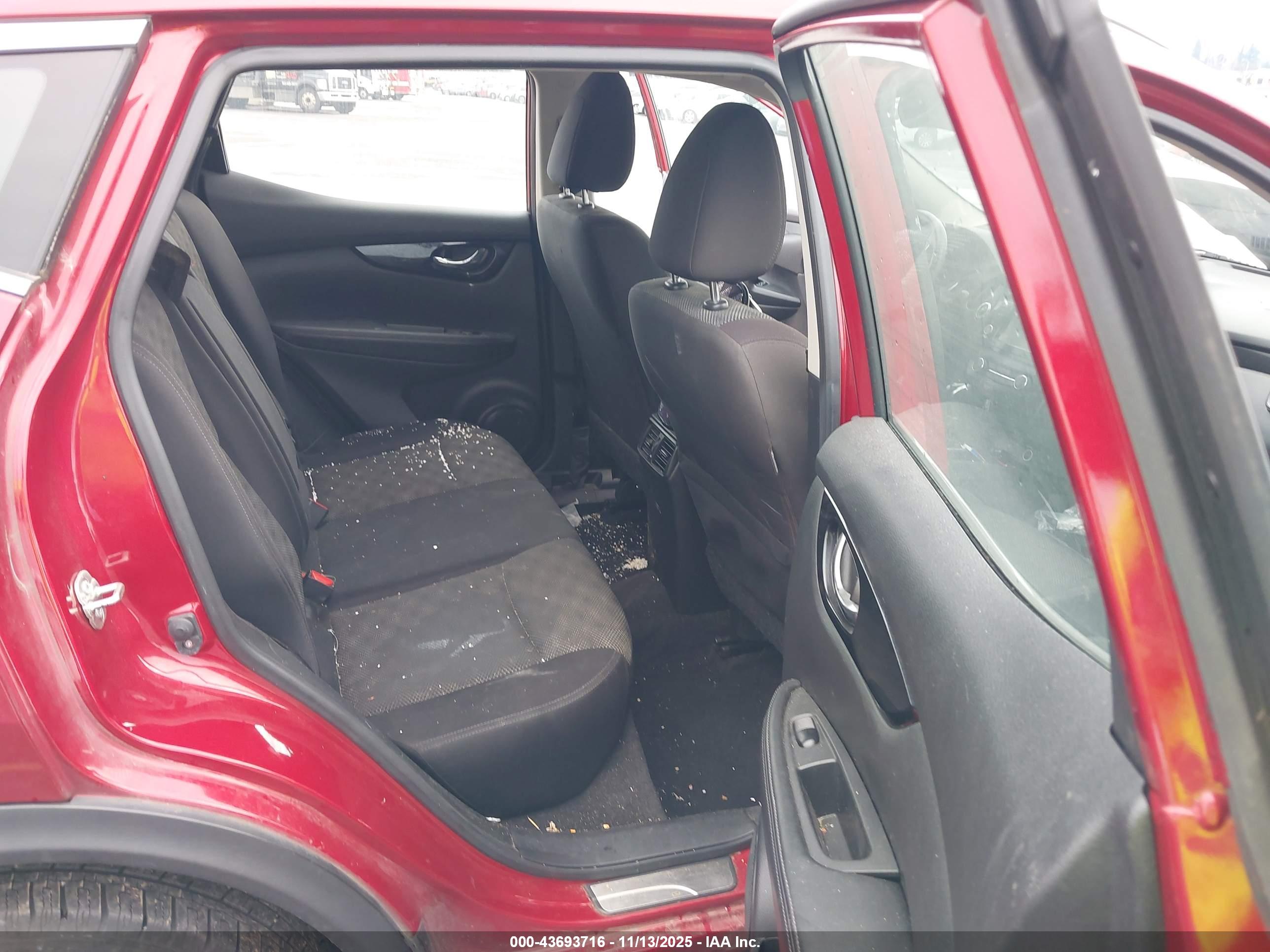 NISSAN ROGUE image 8